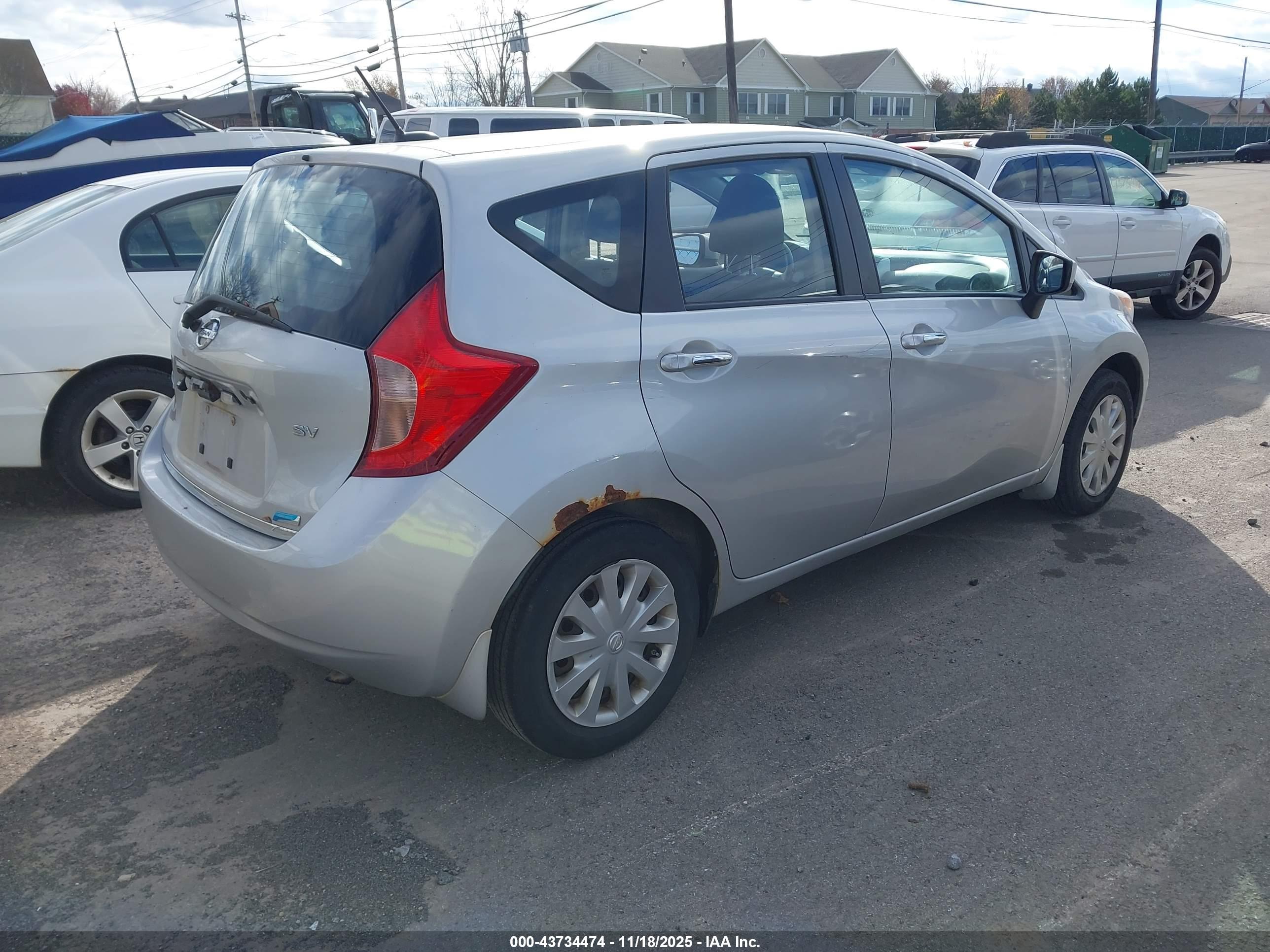 NISSAN VERSA image 4