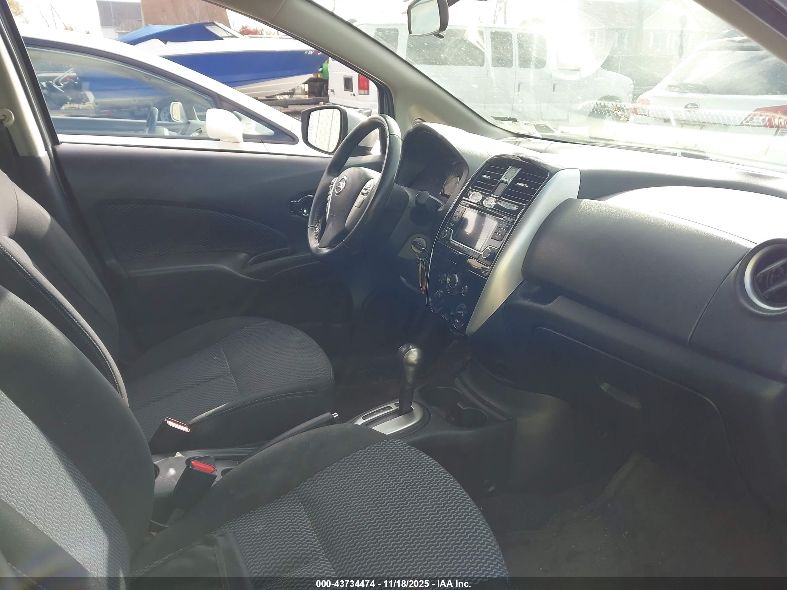 NISSAN VERSA image 5