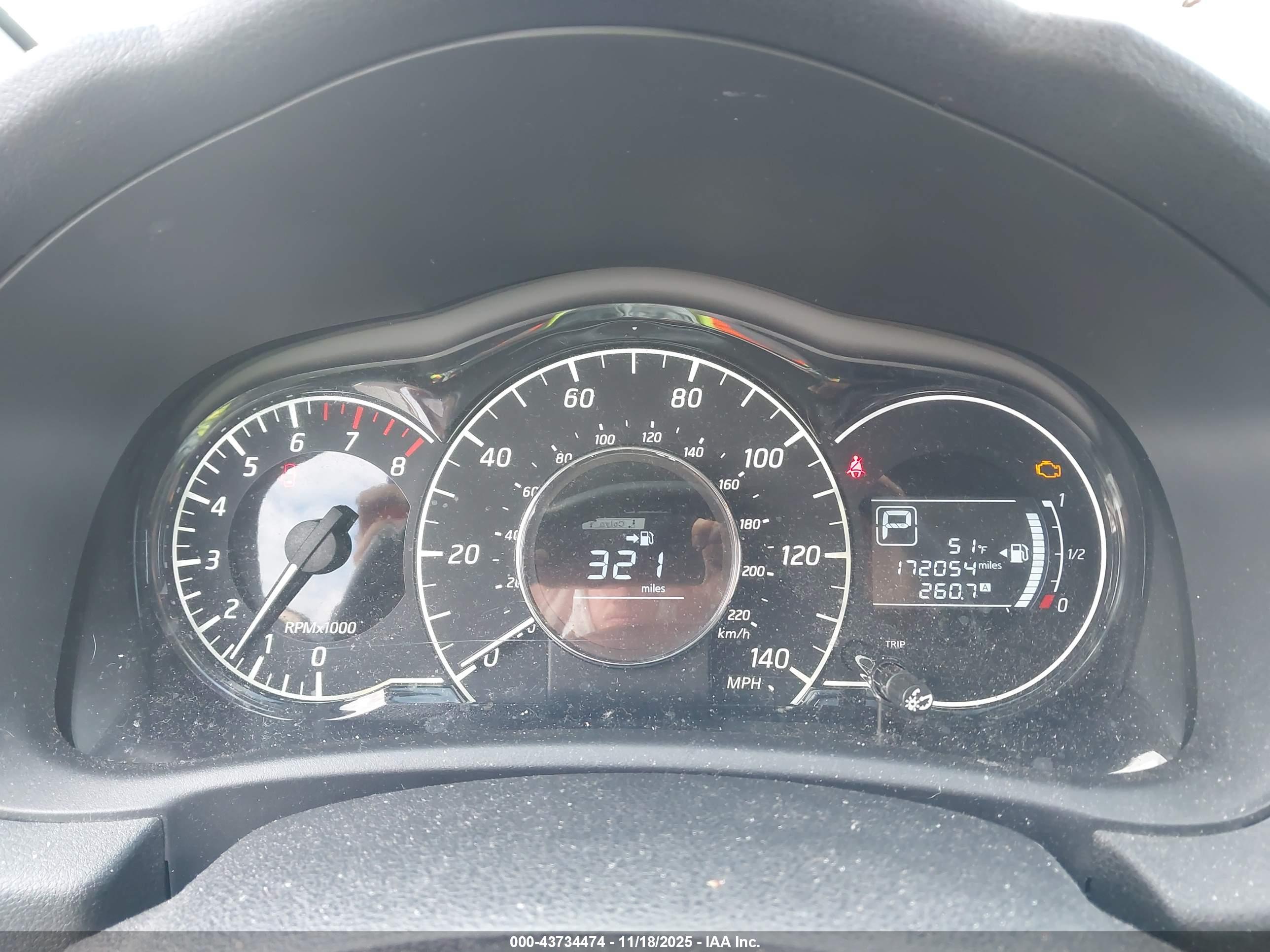 NISSAN VERSA image 7