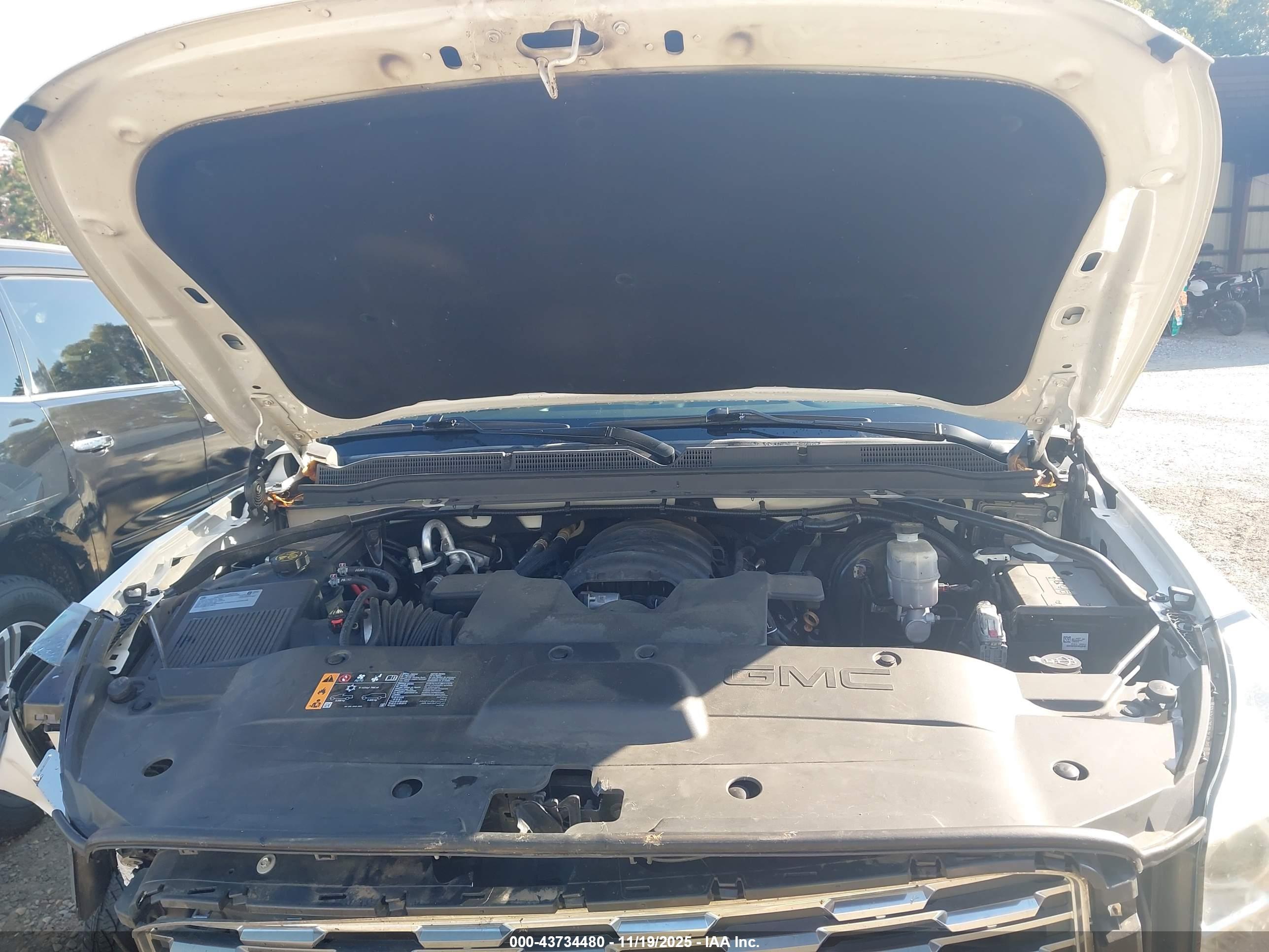 GMC YUKON image 10