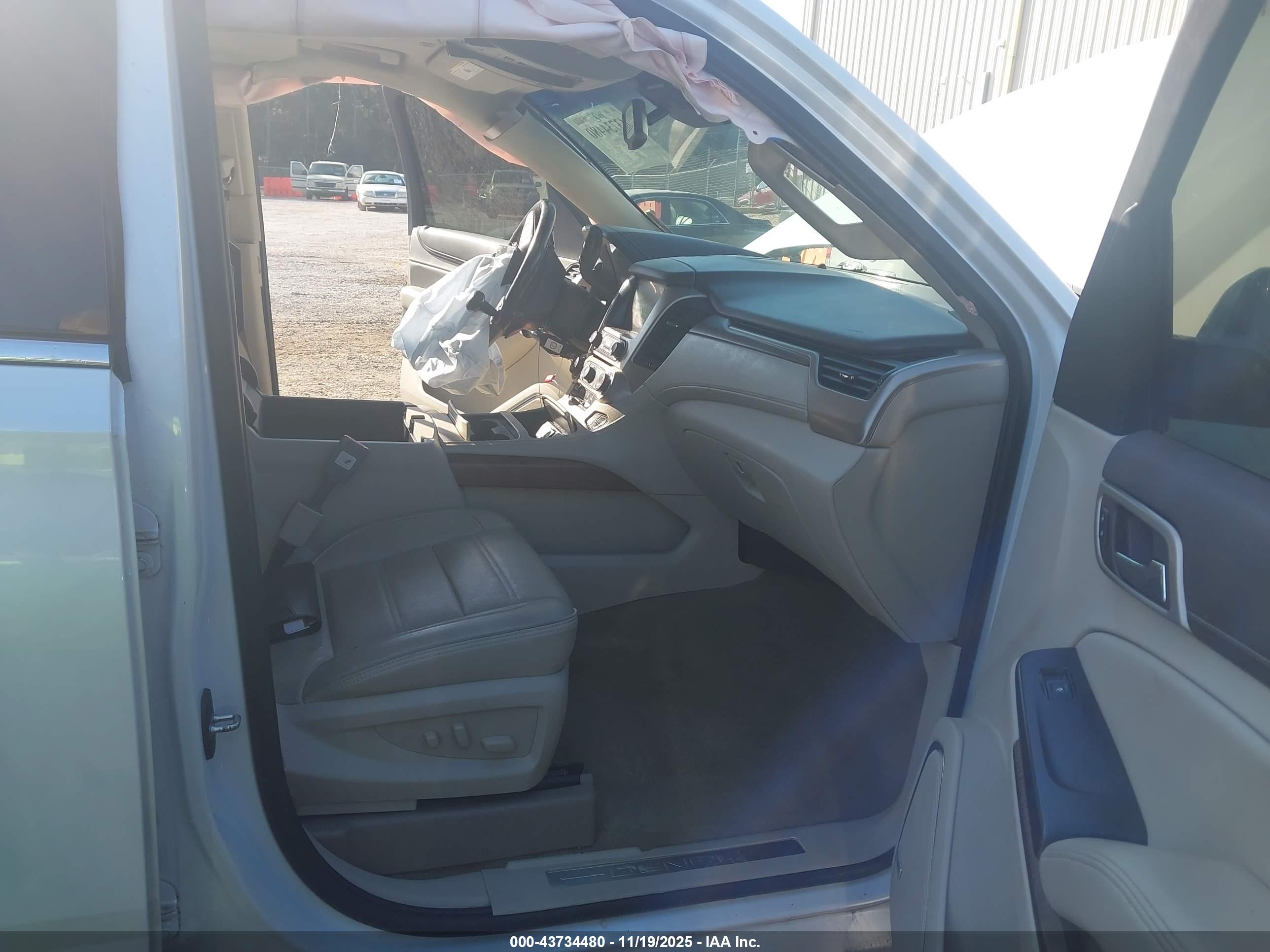 GMC YUKON image 5