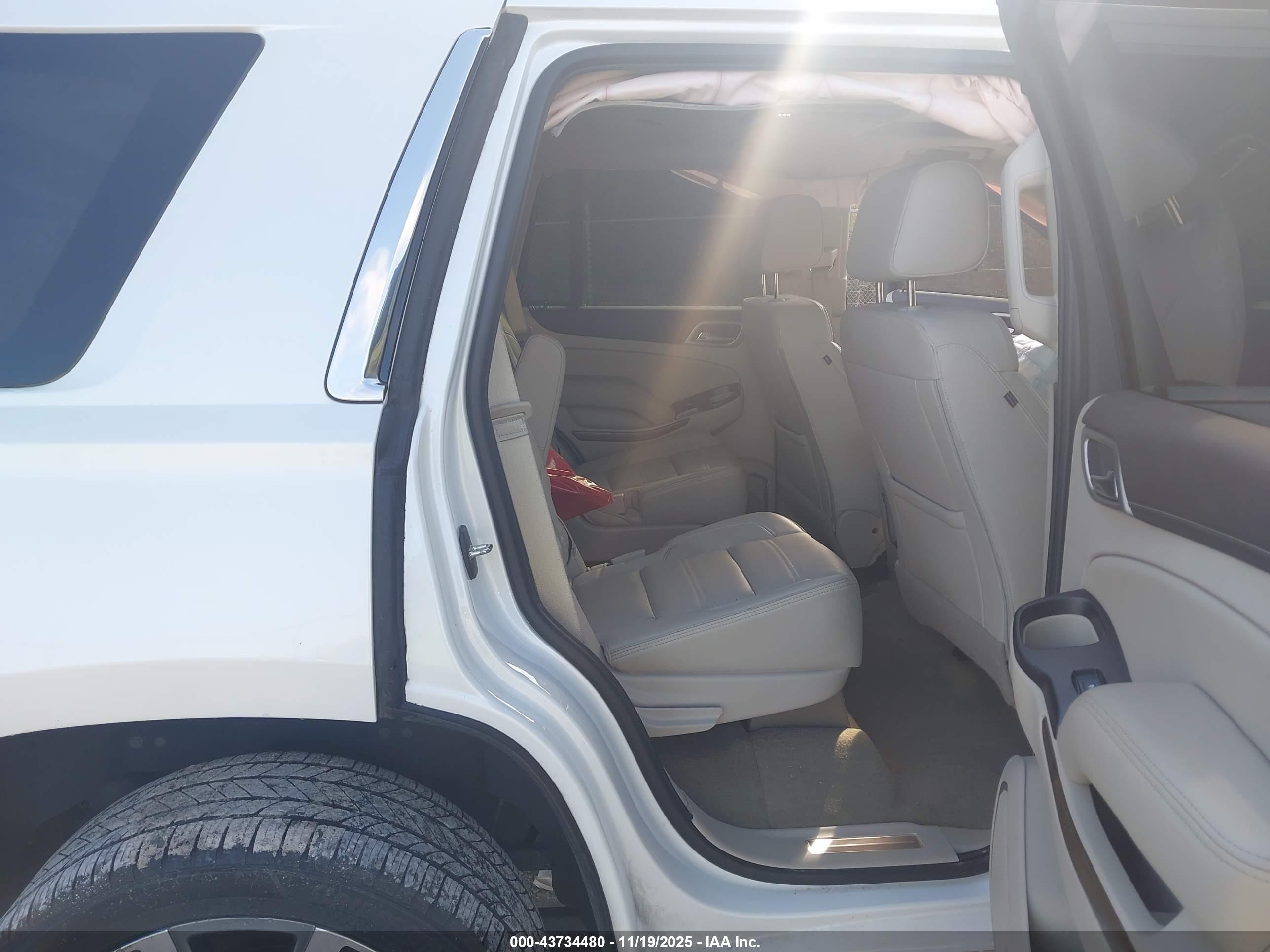 GMC YUKON image 8