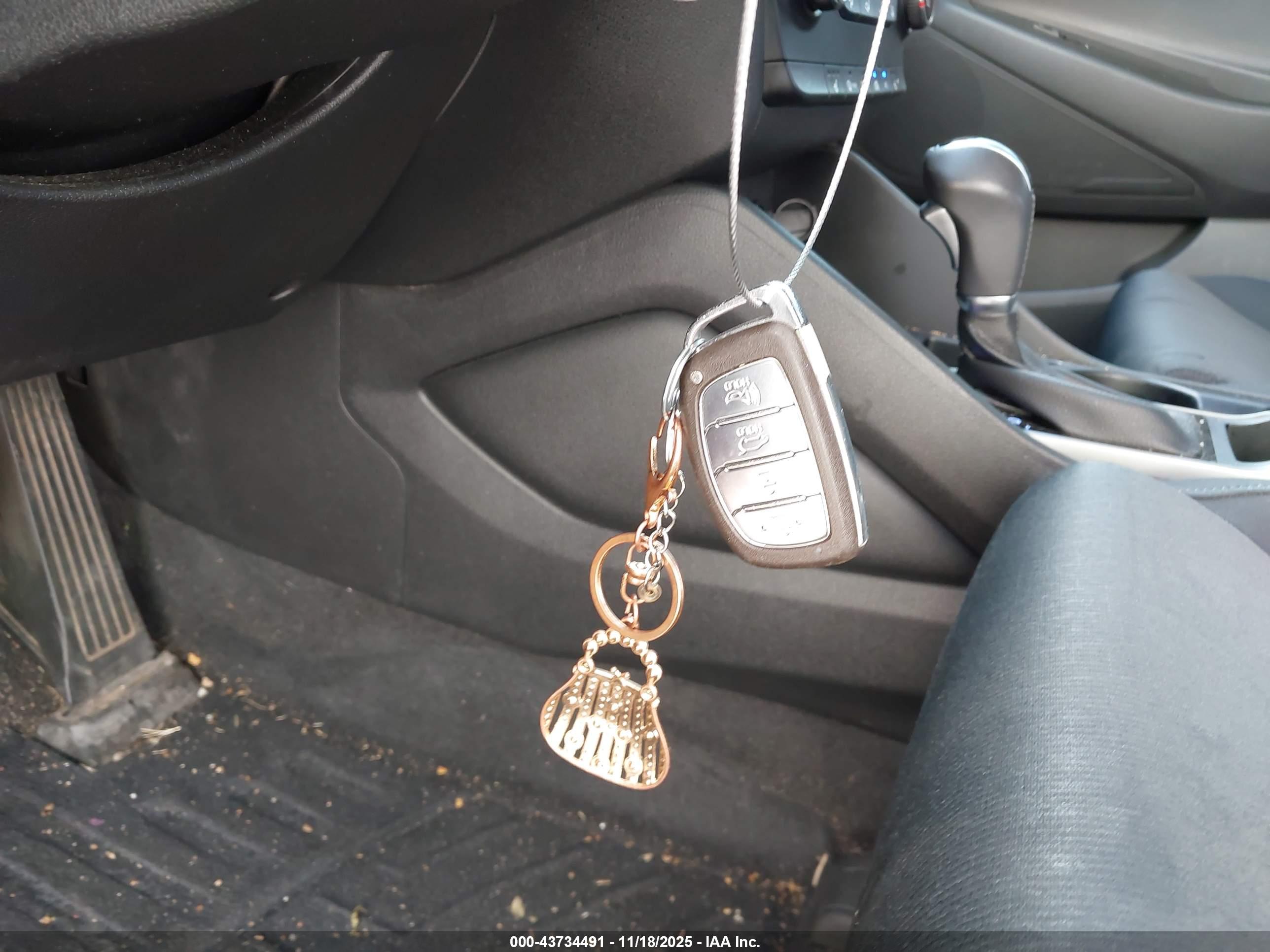 HYUNDAI TUCSON image 11