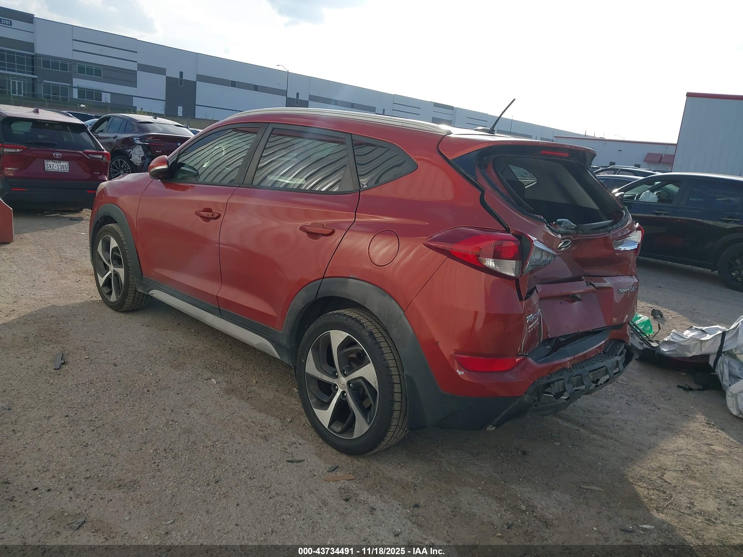 HYUNDAI TUCSON image 3