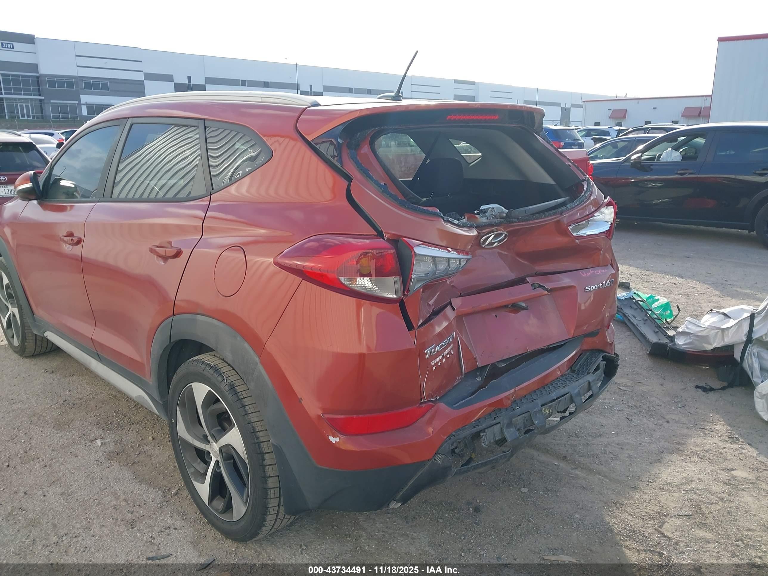 HYUNDAI TUCSON image 6