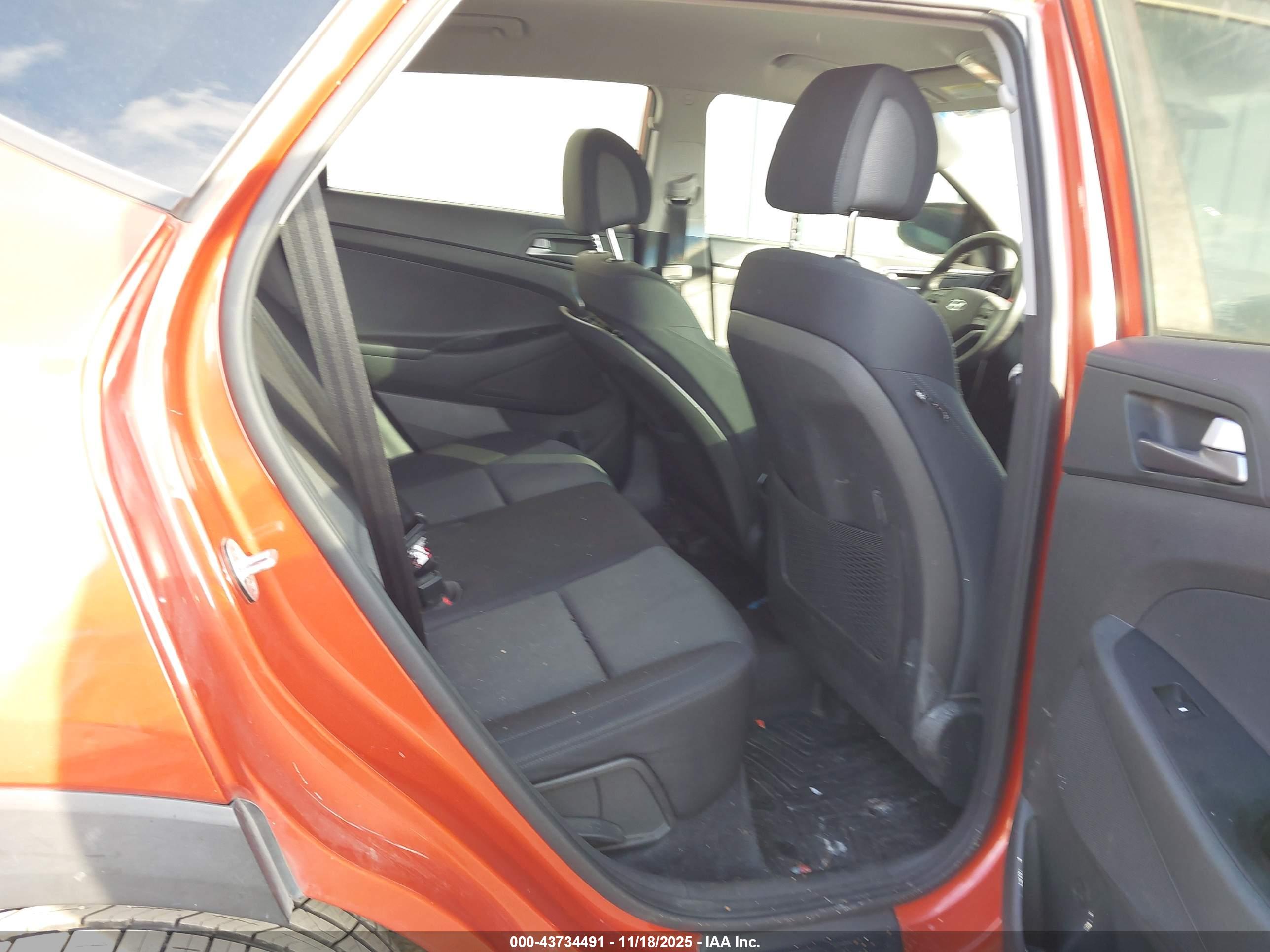 HYUNDAI TUCSON image 8