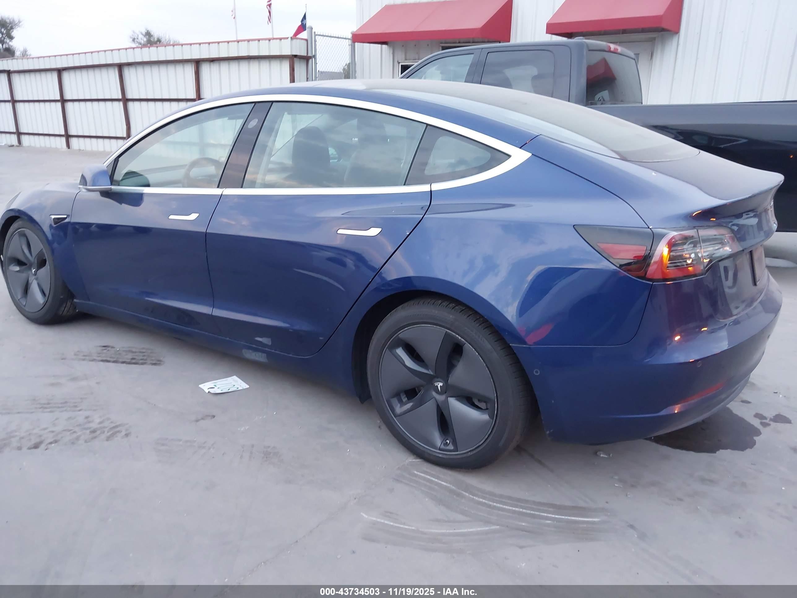 TESLA MODEL image 3