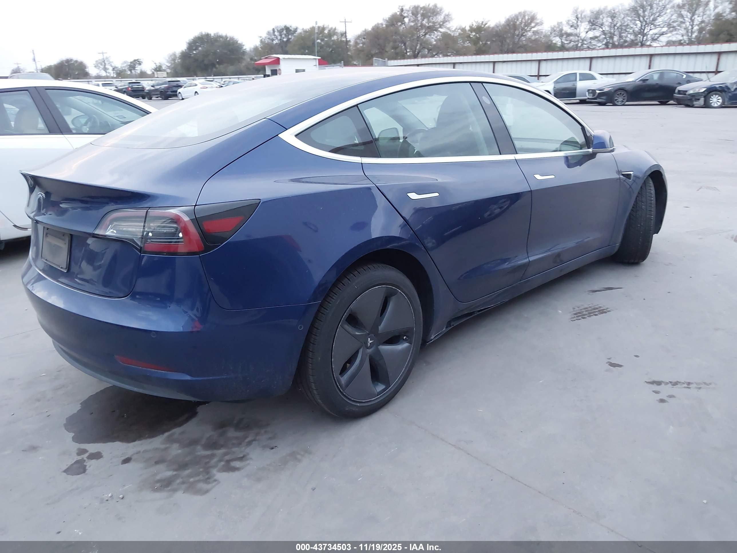 TESLA MODEL image 4