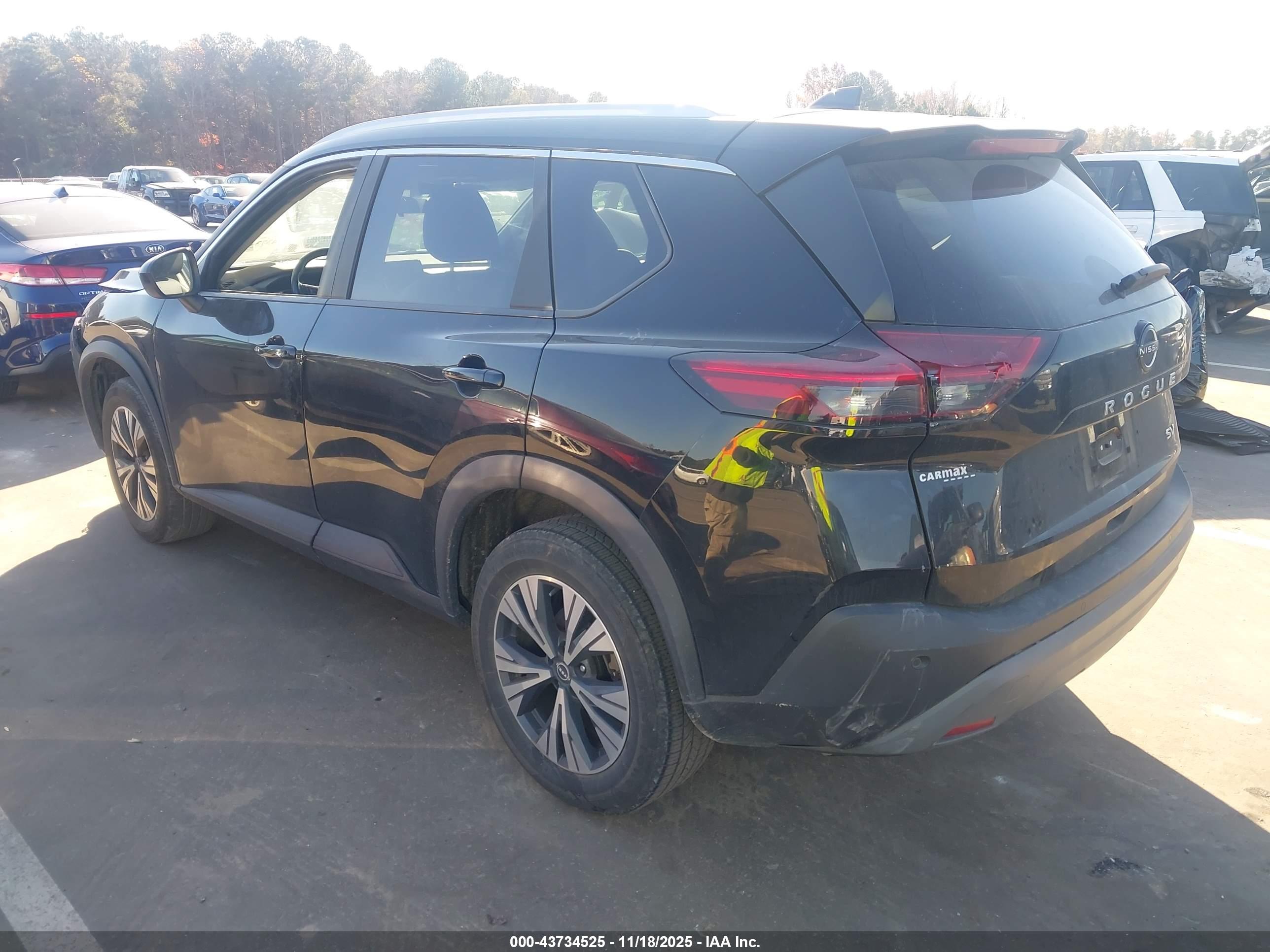 NISSAN ROGUE image 3