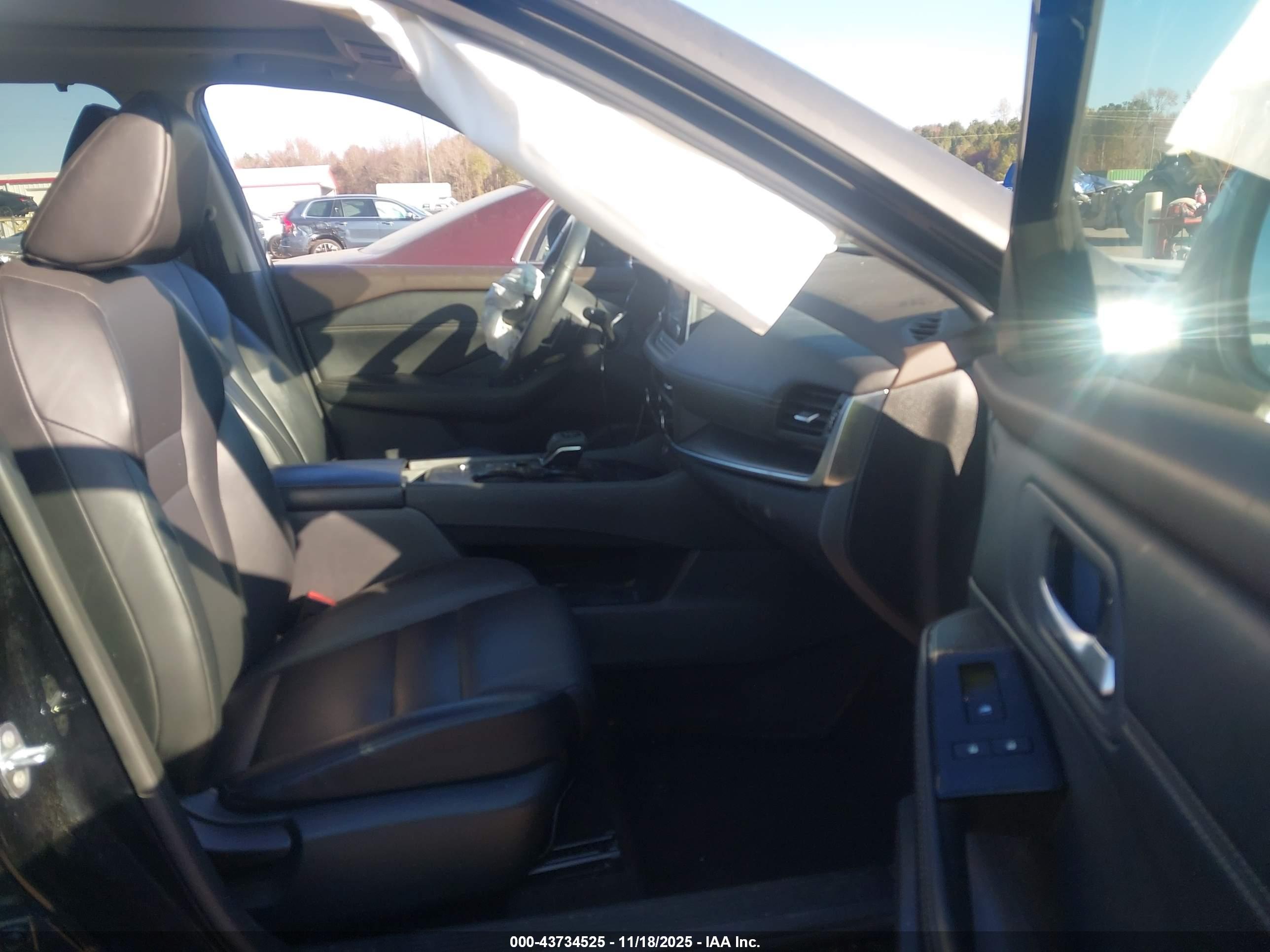 NISSAN ROGUE image 5