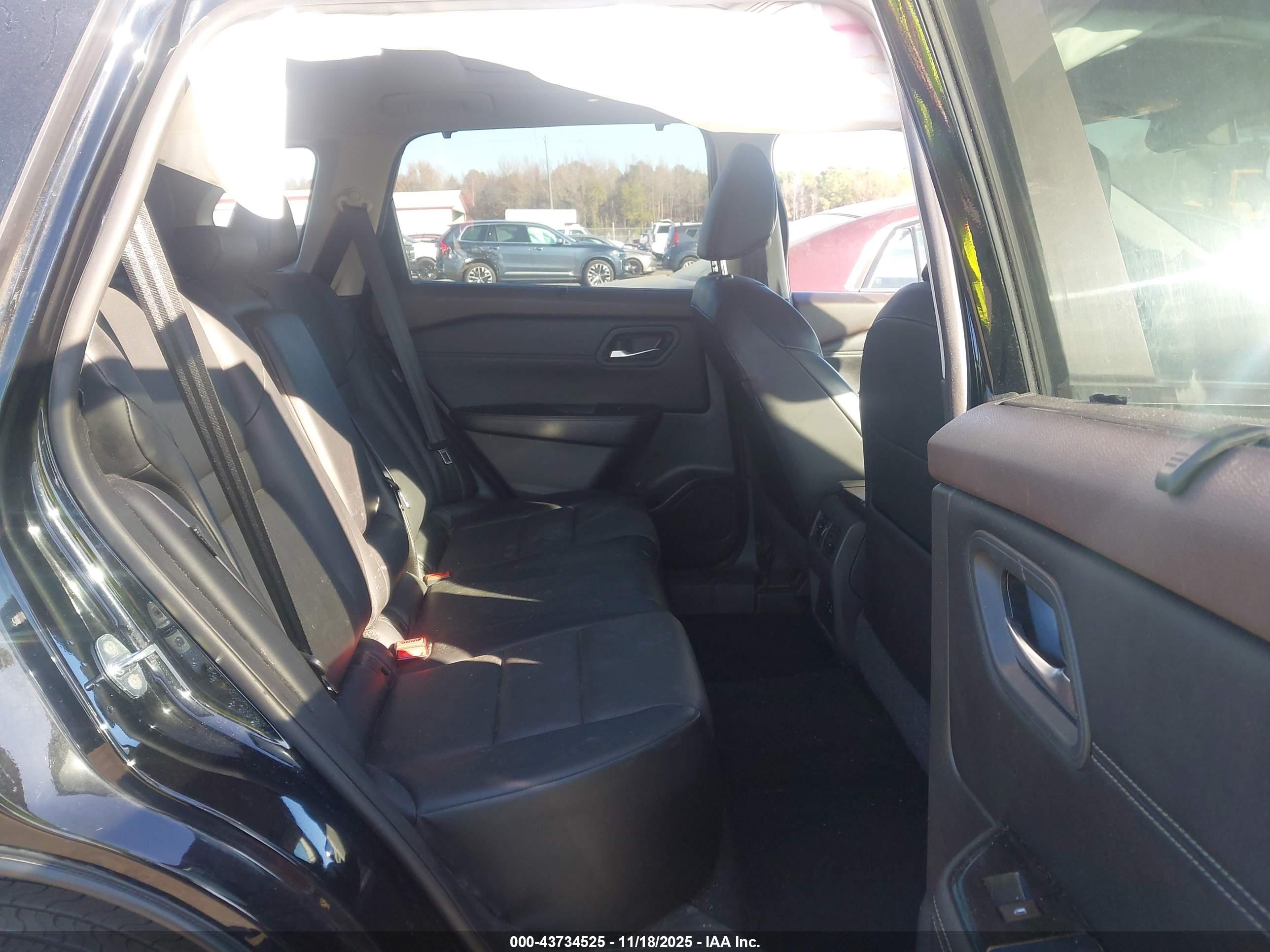 NISSAN ROGUE image 8