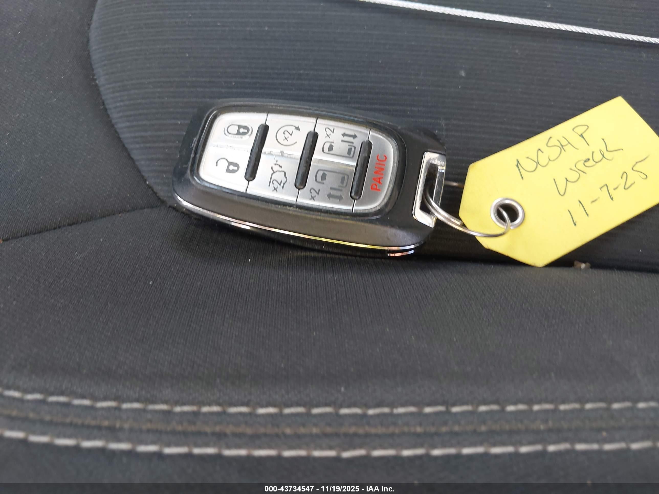 CHRYSLER PACIFICA image 11