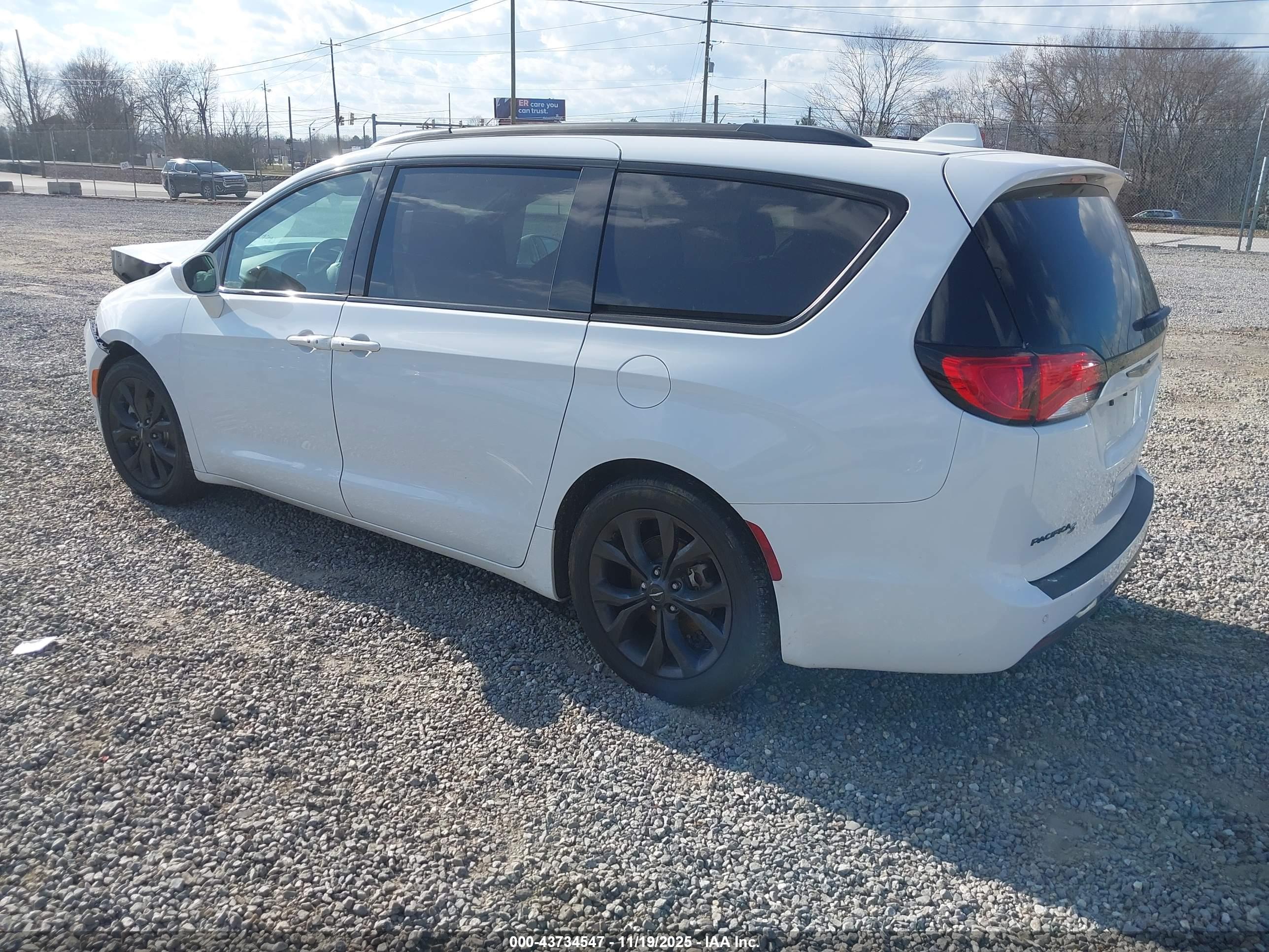 CHRYSLER PACIFICA image 3