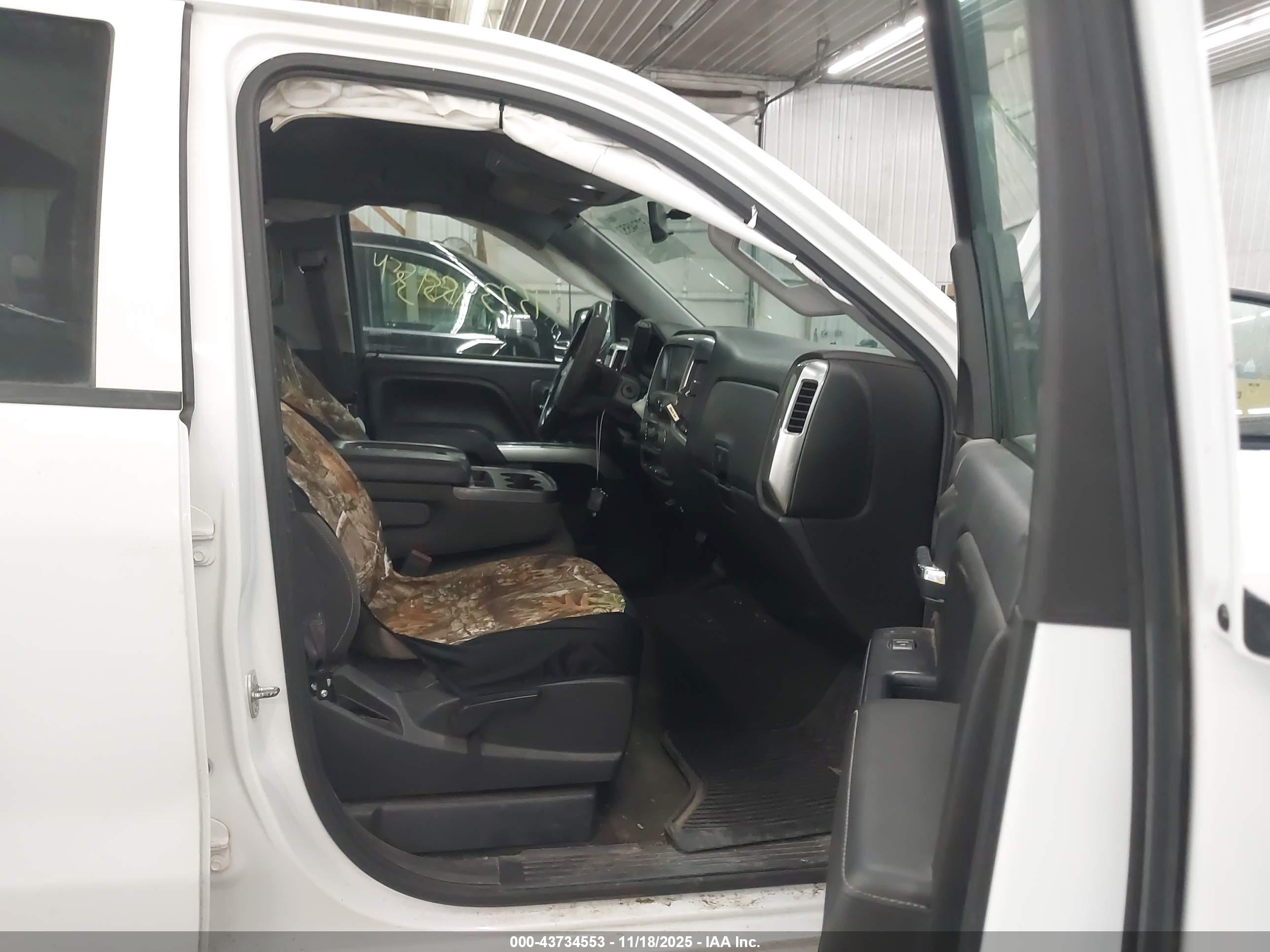 CHEVROLET SILVERADO image 5
