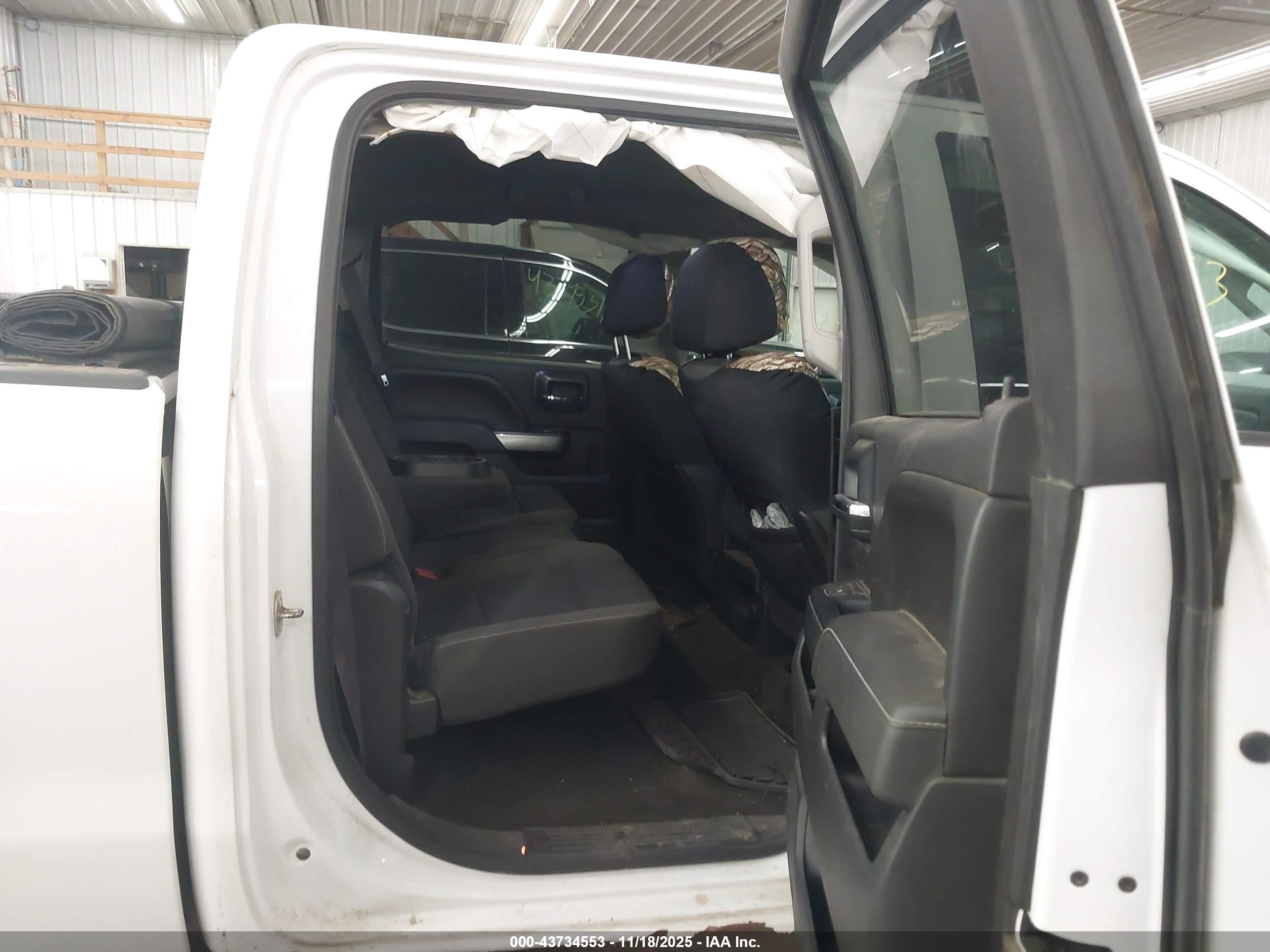 CHEVROLET SILVERADO image 8