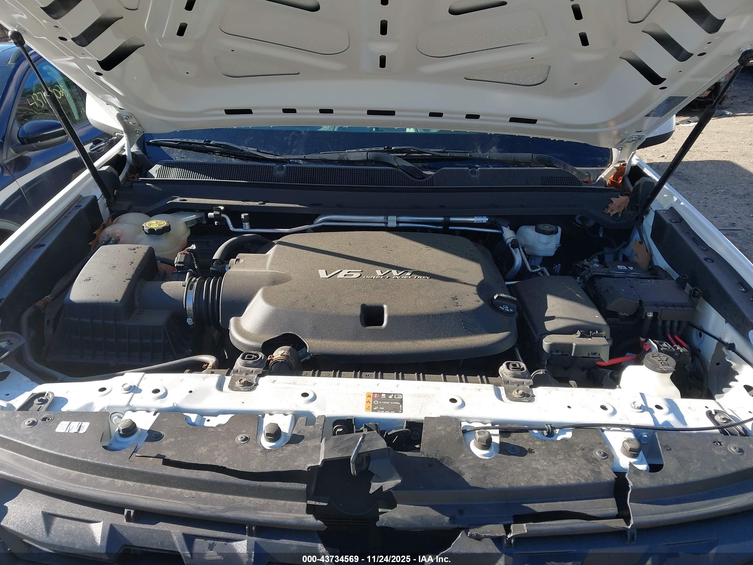 CHEVROLET COLORADO image 10