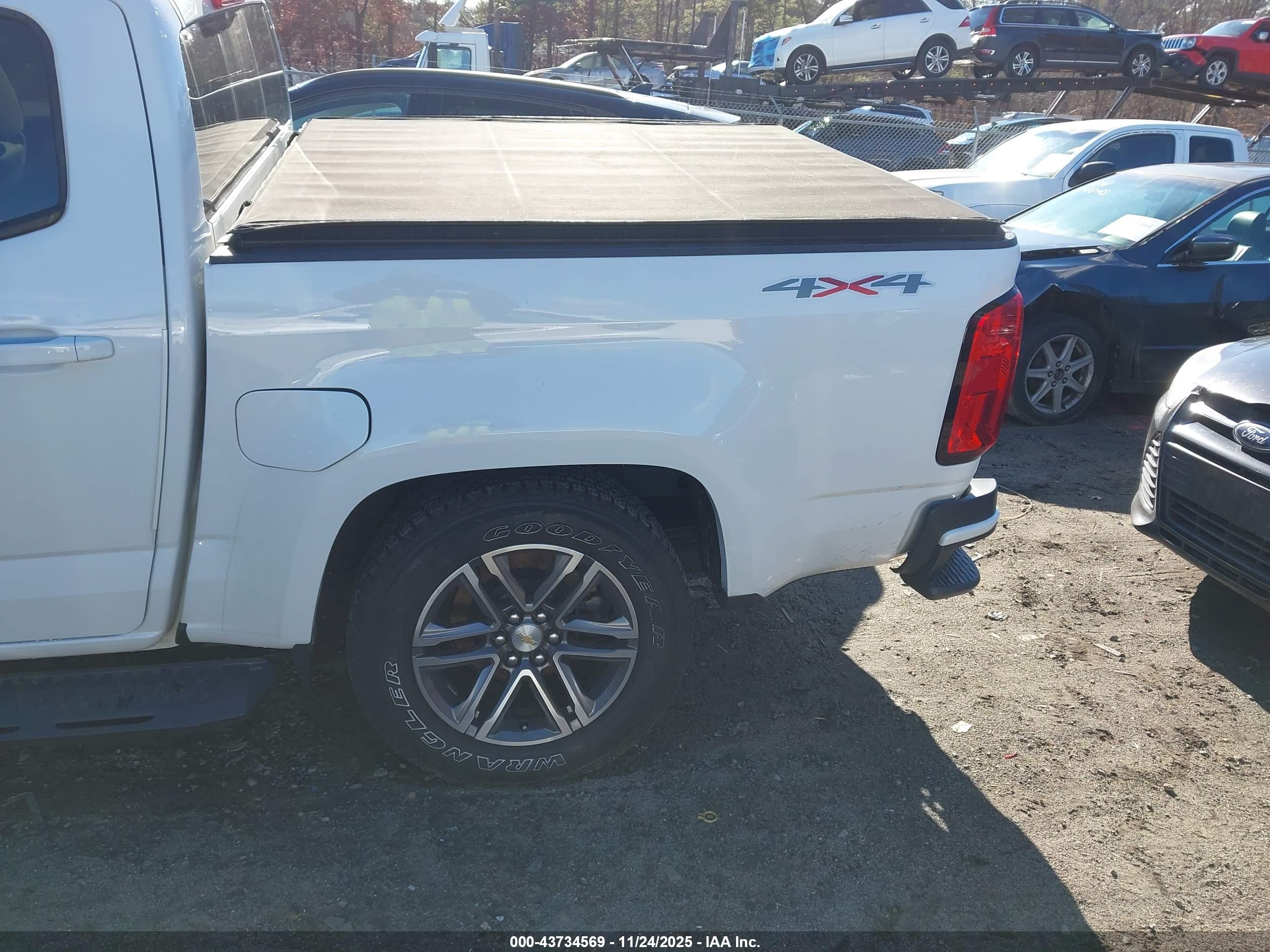 CHEVROLET COLORADO image 3