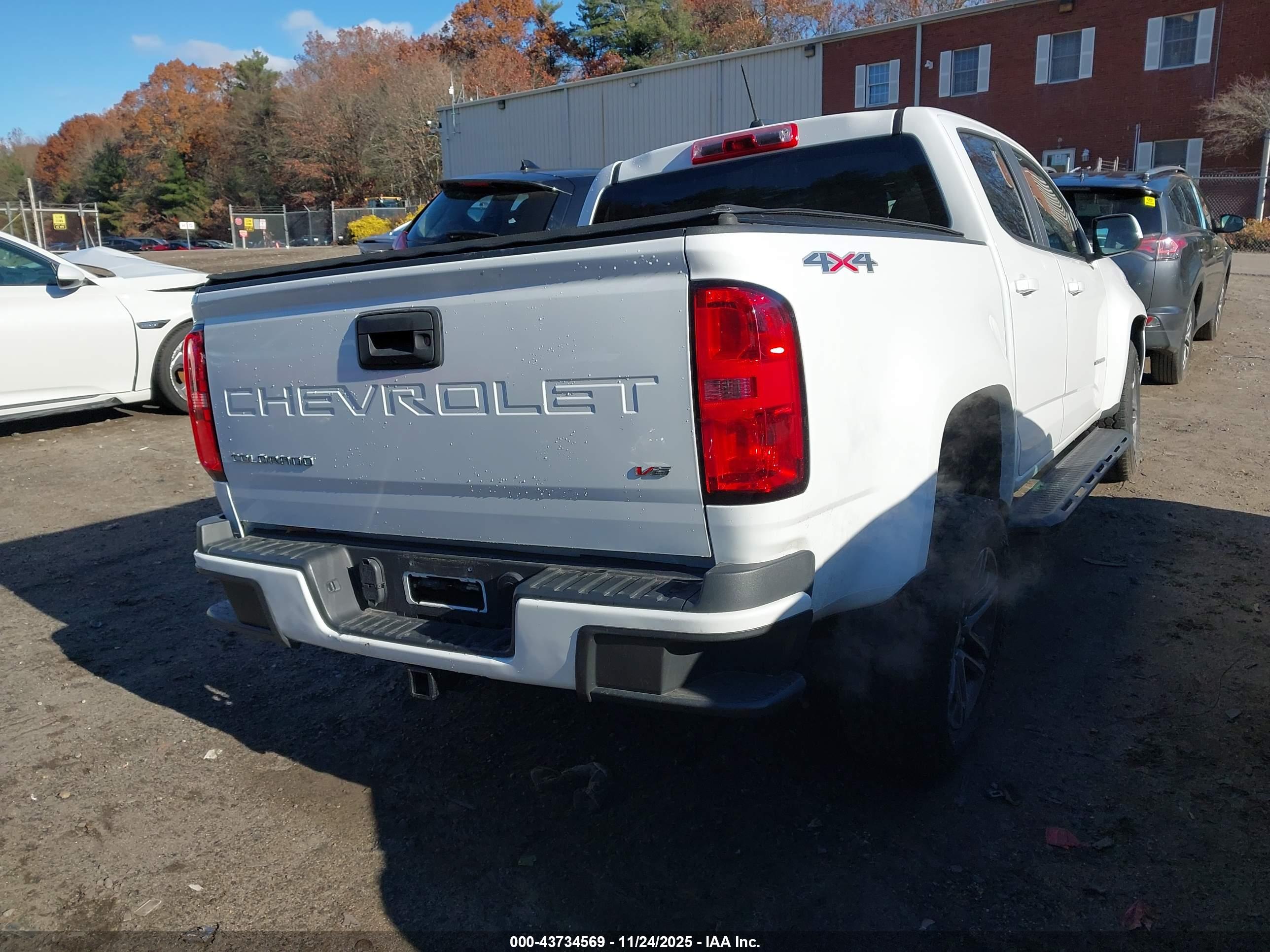 CHEVROLET COLORADO image 4