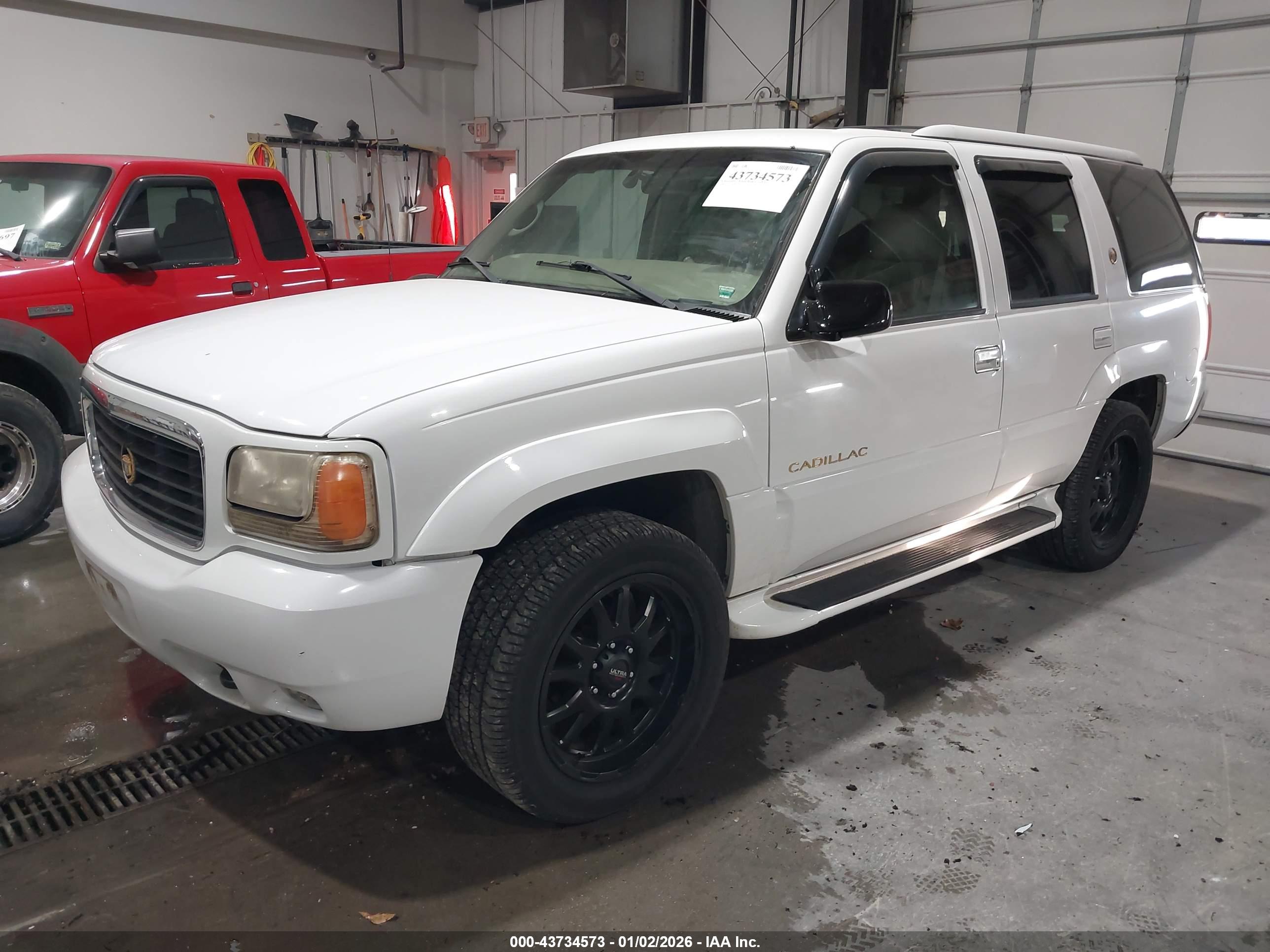 CADILLAC ESCALADE image 2