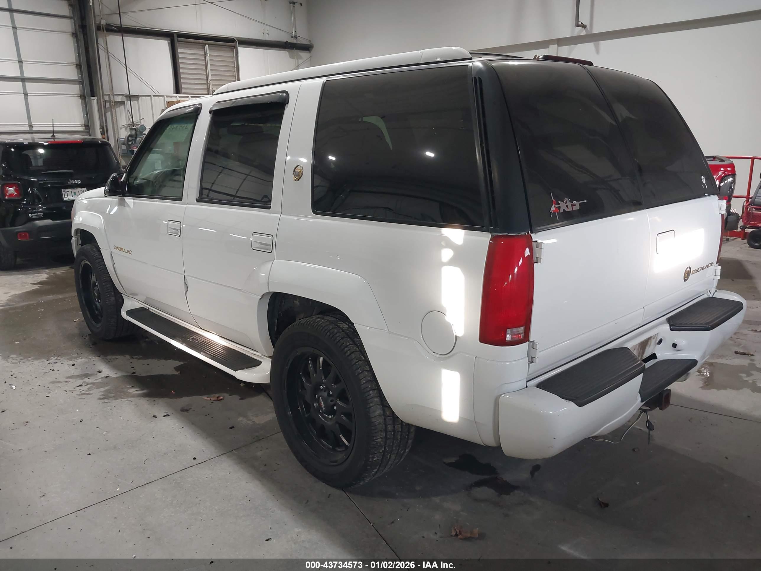 CADILLAC ESCALADE image 3