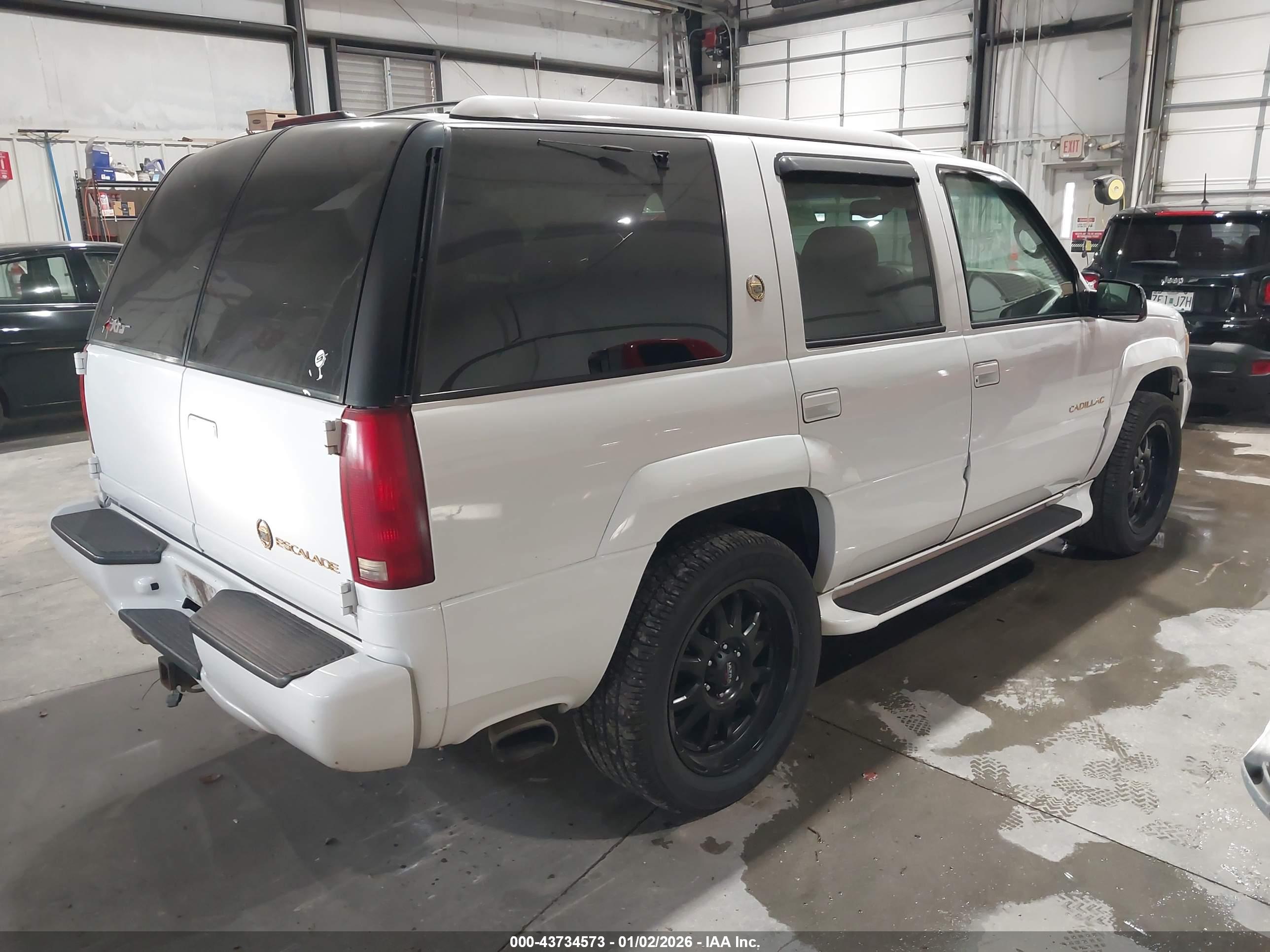 CADILLAC ESCALADE image 4