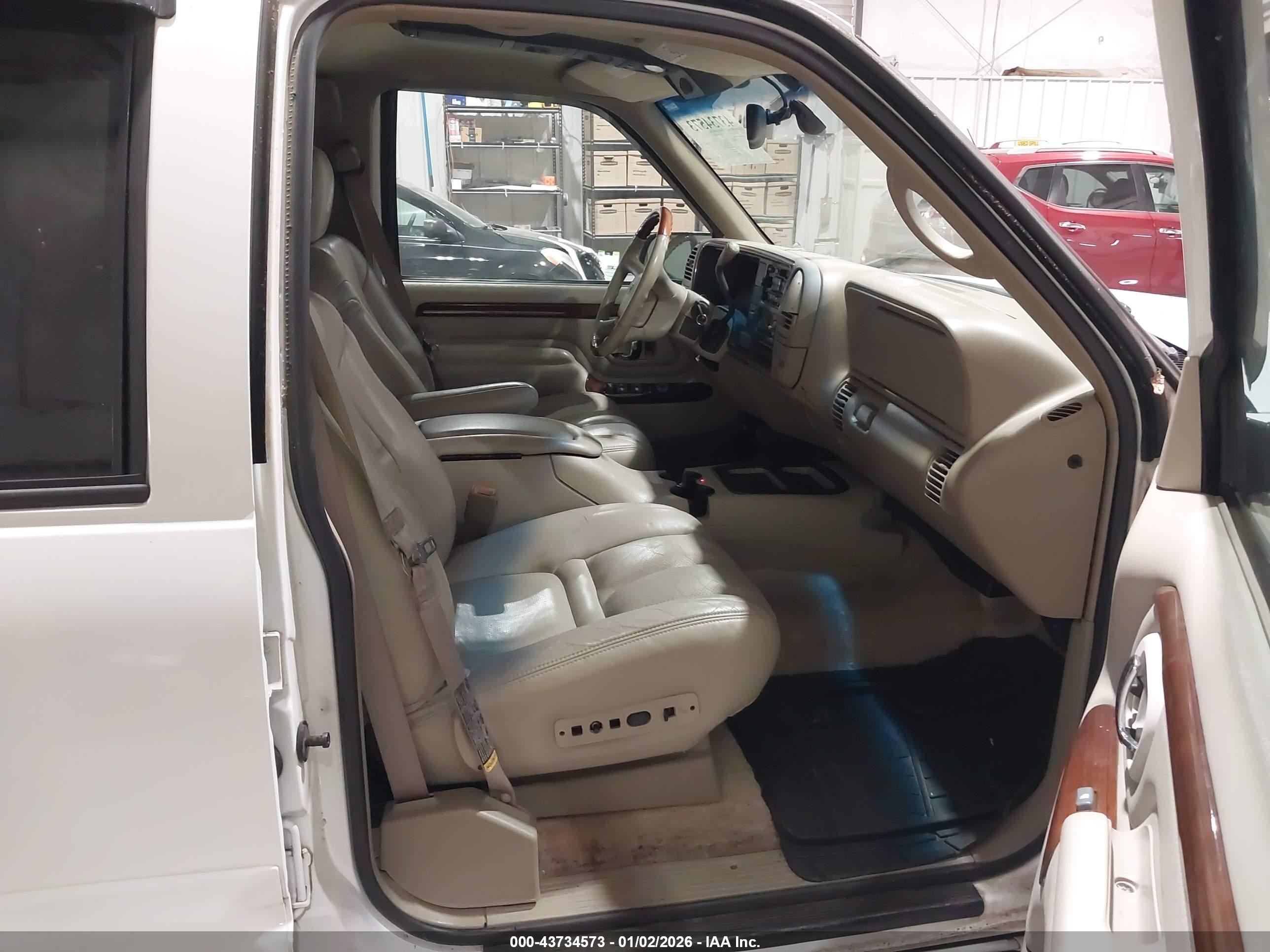 CADILLAC ESCALADE image 5