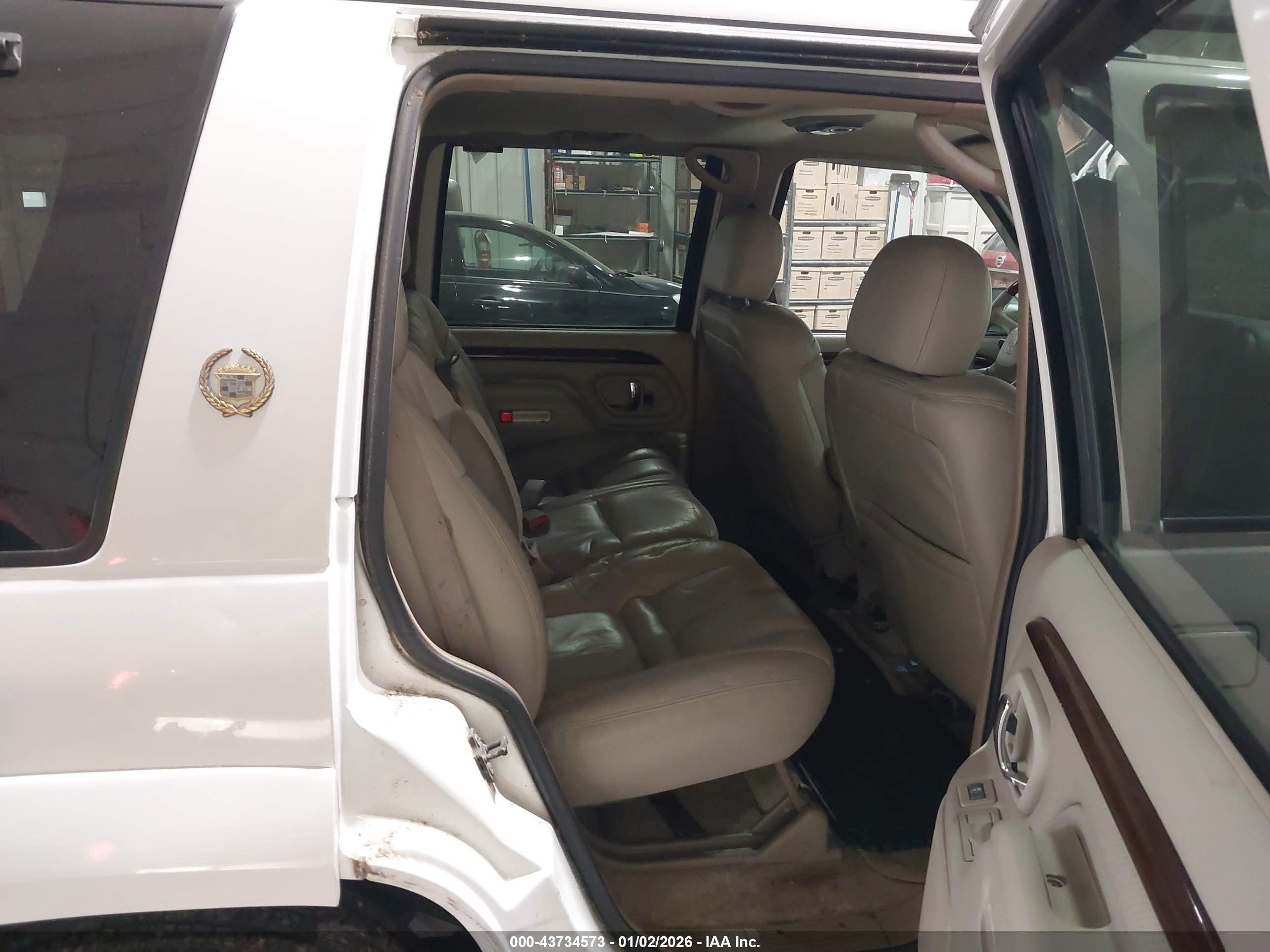 CADILLAC ESCALADE image 8