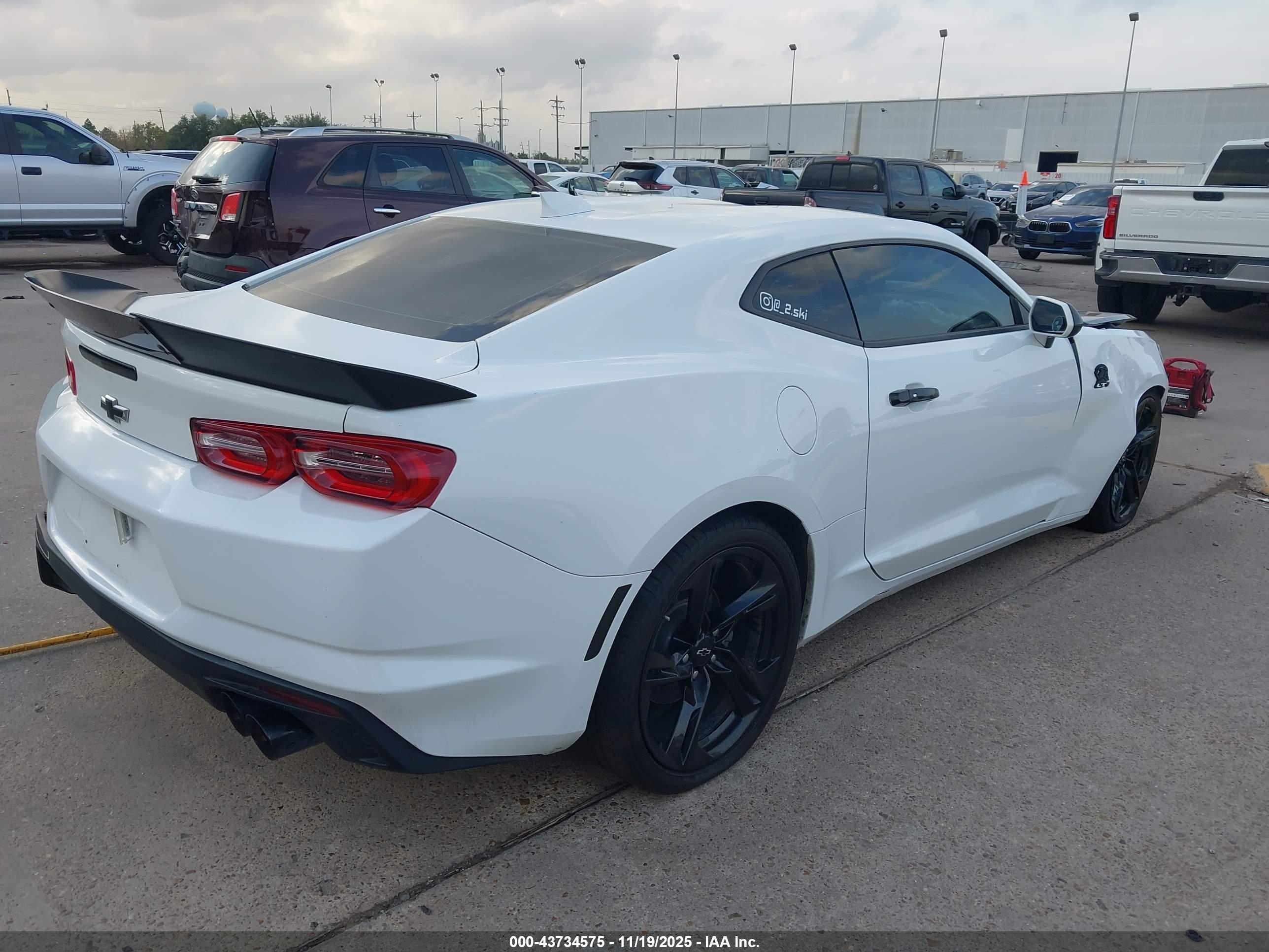 CHEVROLET CAMARO image 4