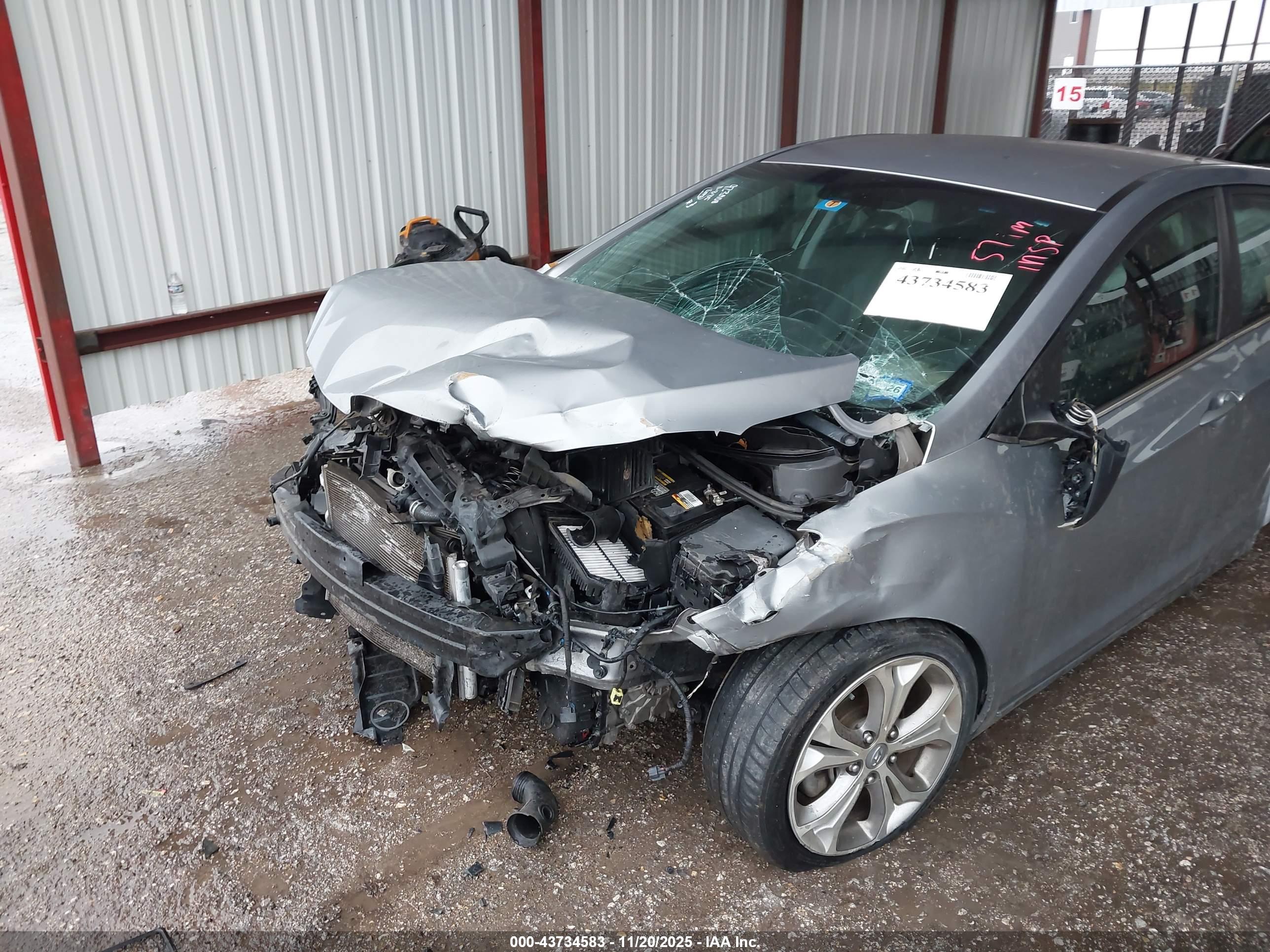 HYUNDAI ELANTRA image 6