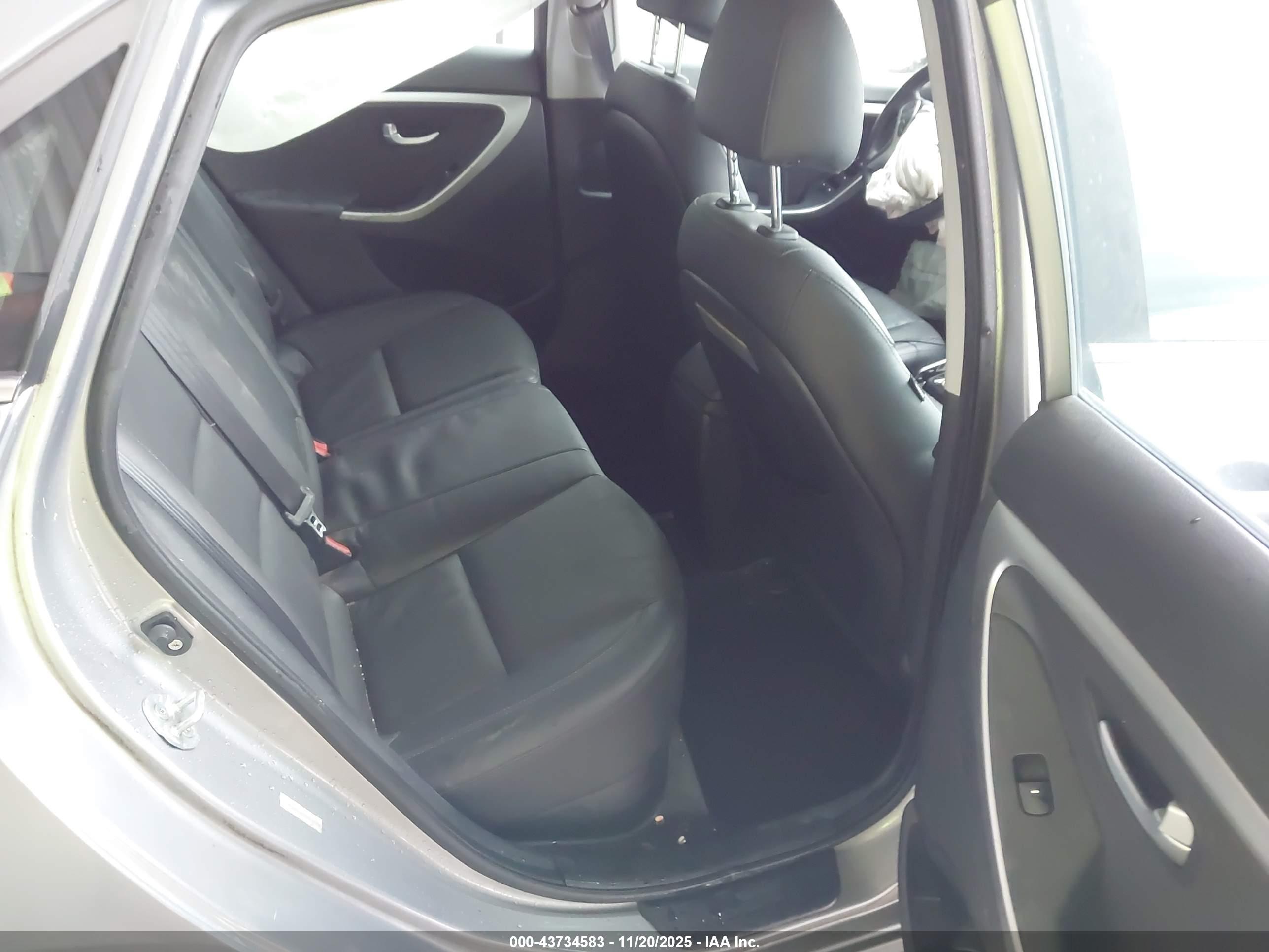 HYUNDAI ELANTRA image 8