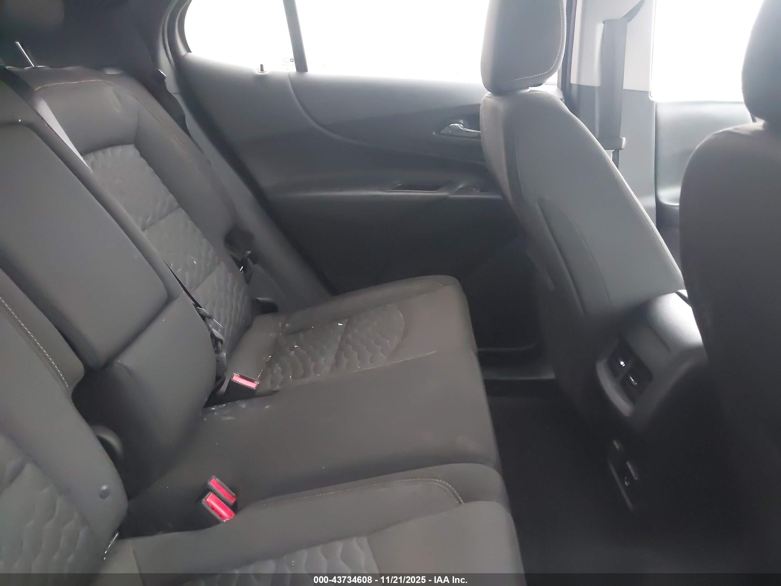 CHEVROLET EQUINOX image 8