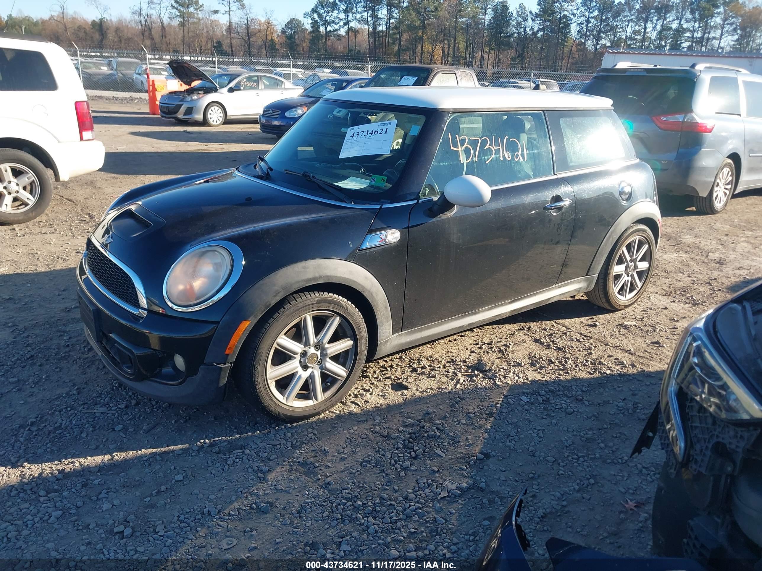 MINI COOPER image 2