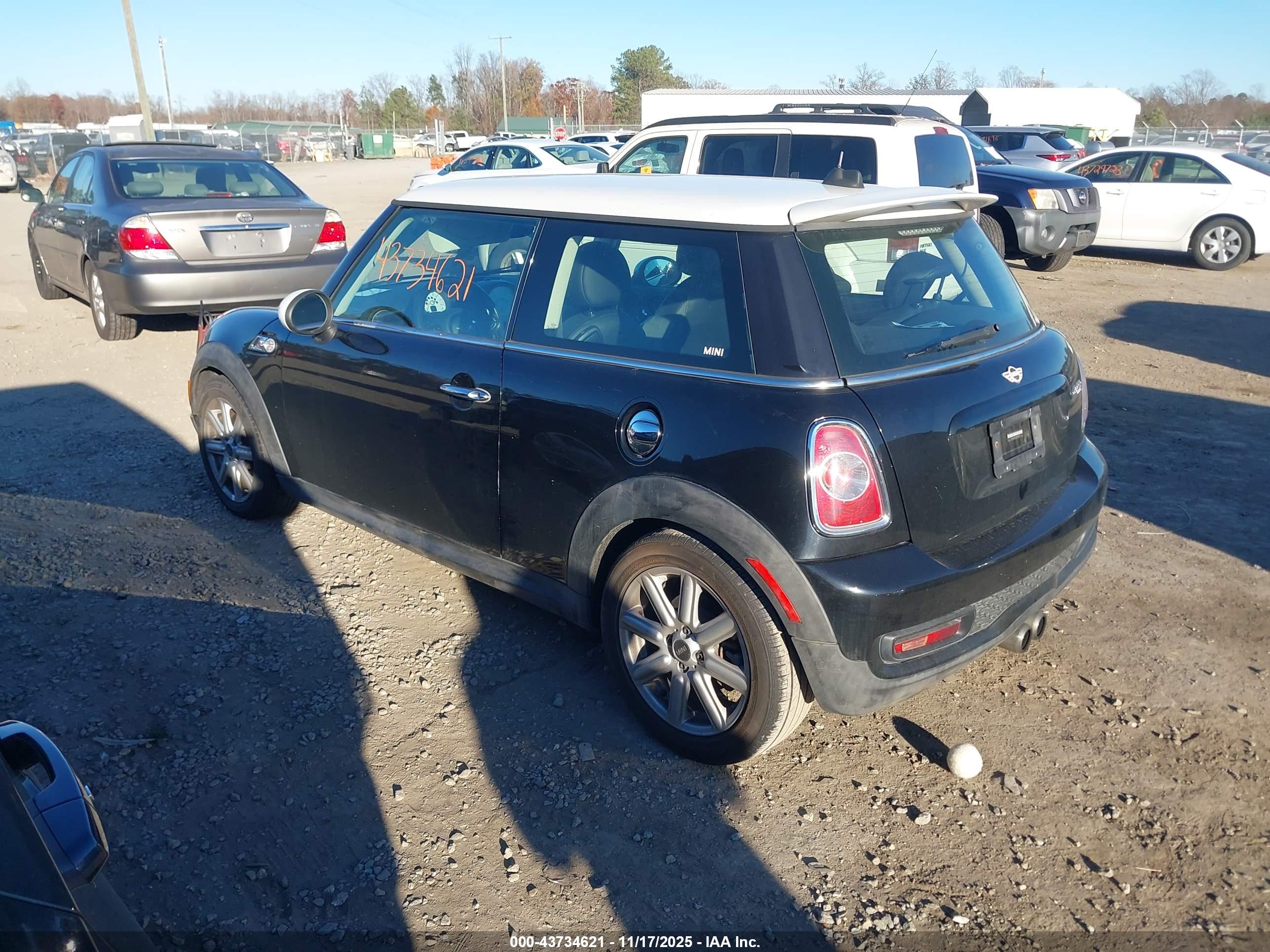 MINI COOPER image 3