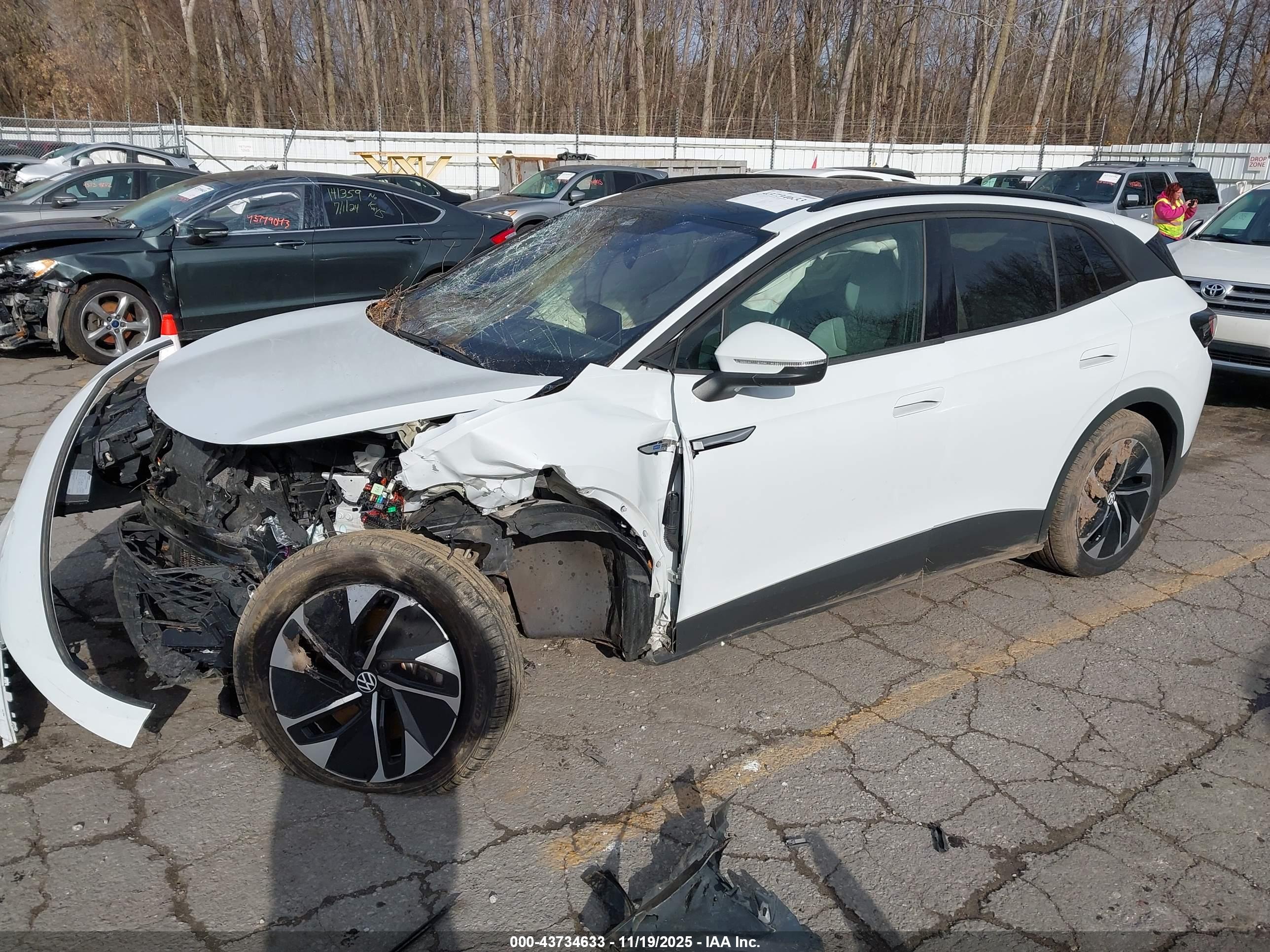 VOLKSWAGEN ID.4 image 2