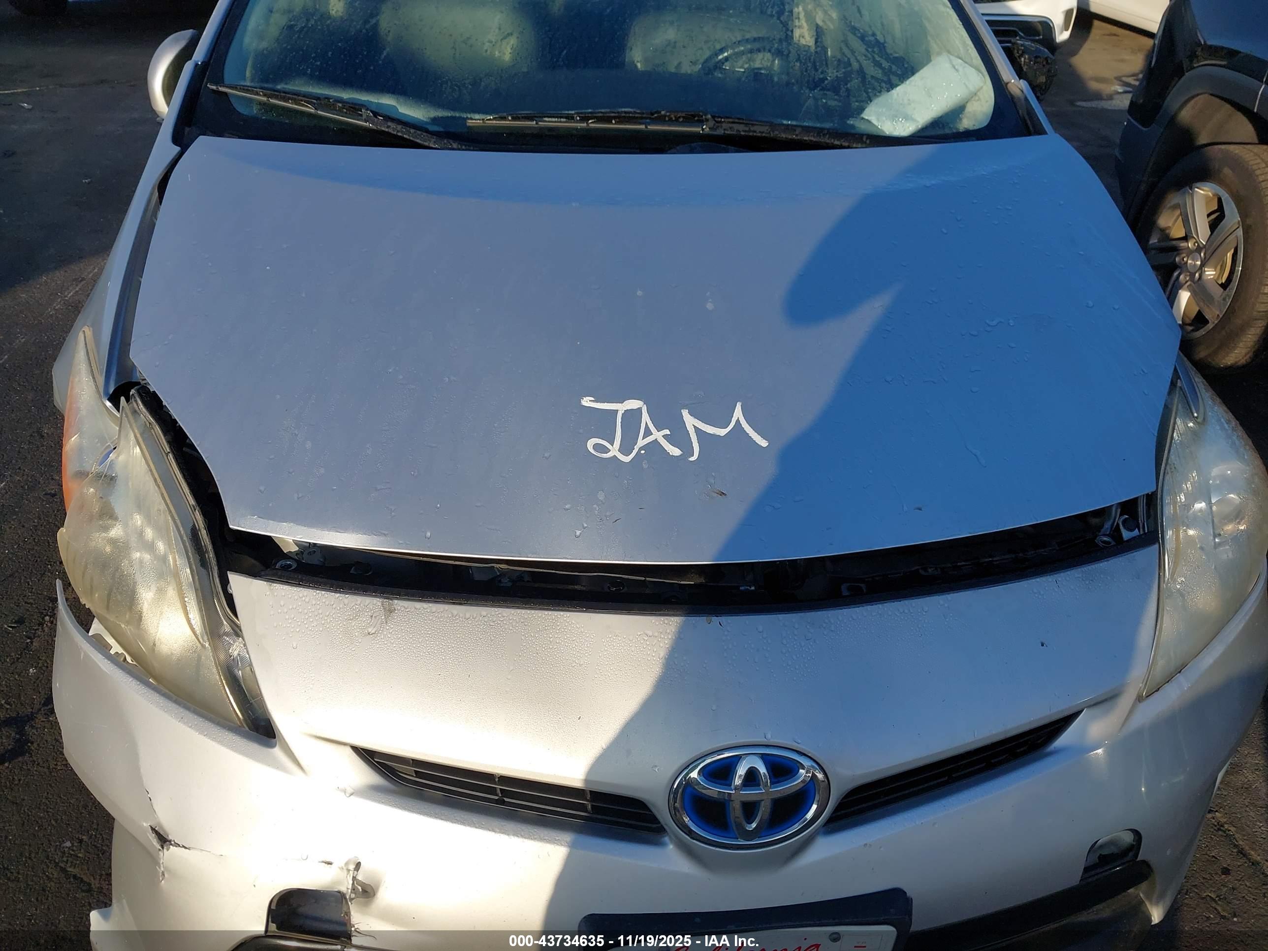 TOYOTA PRIUS image 10