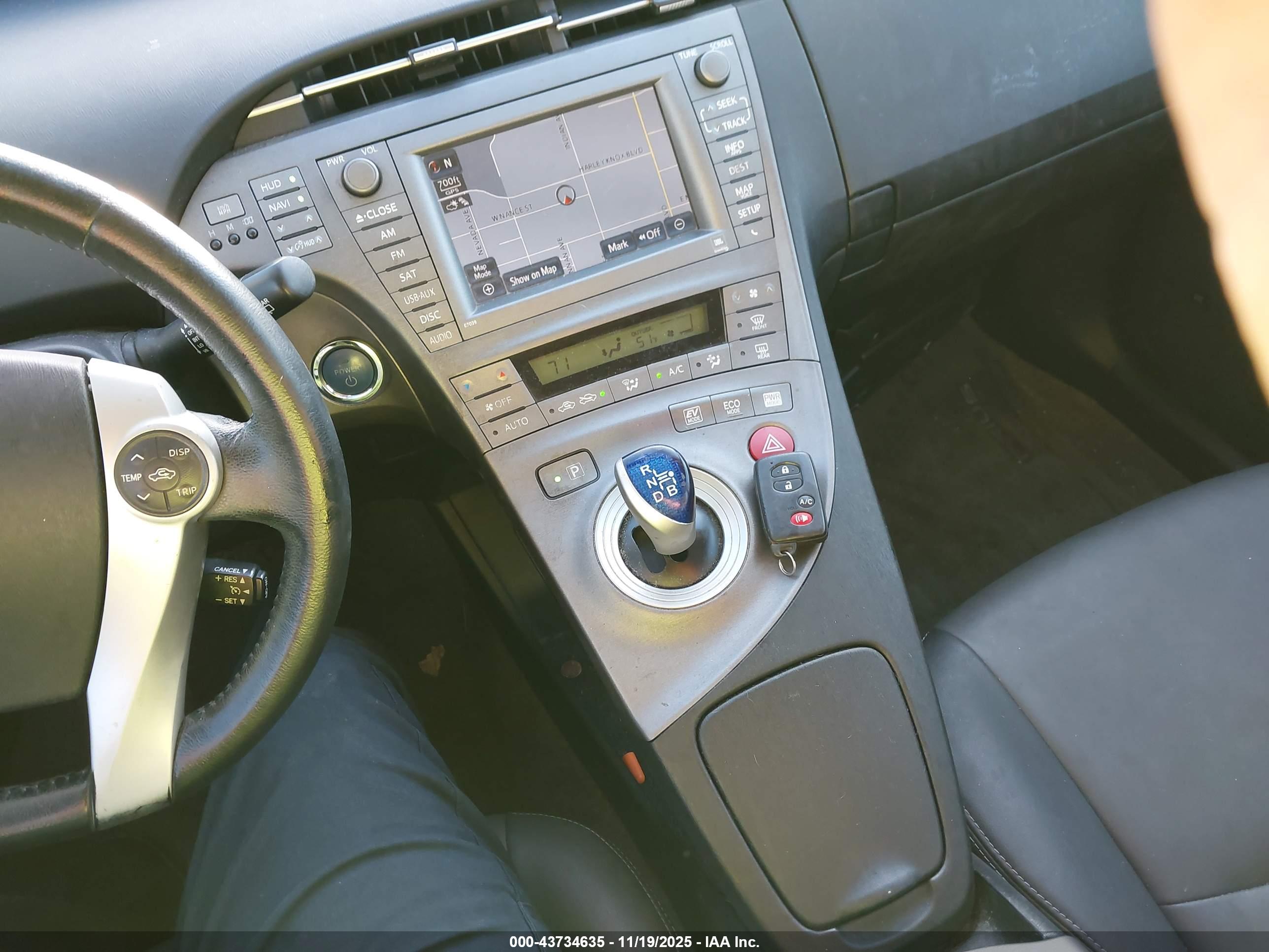 TOYOTA PRIUS image 11