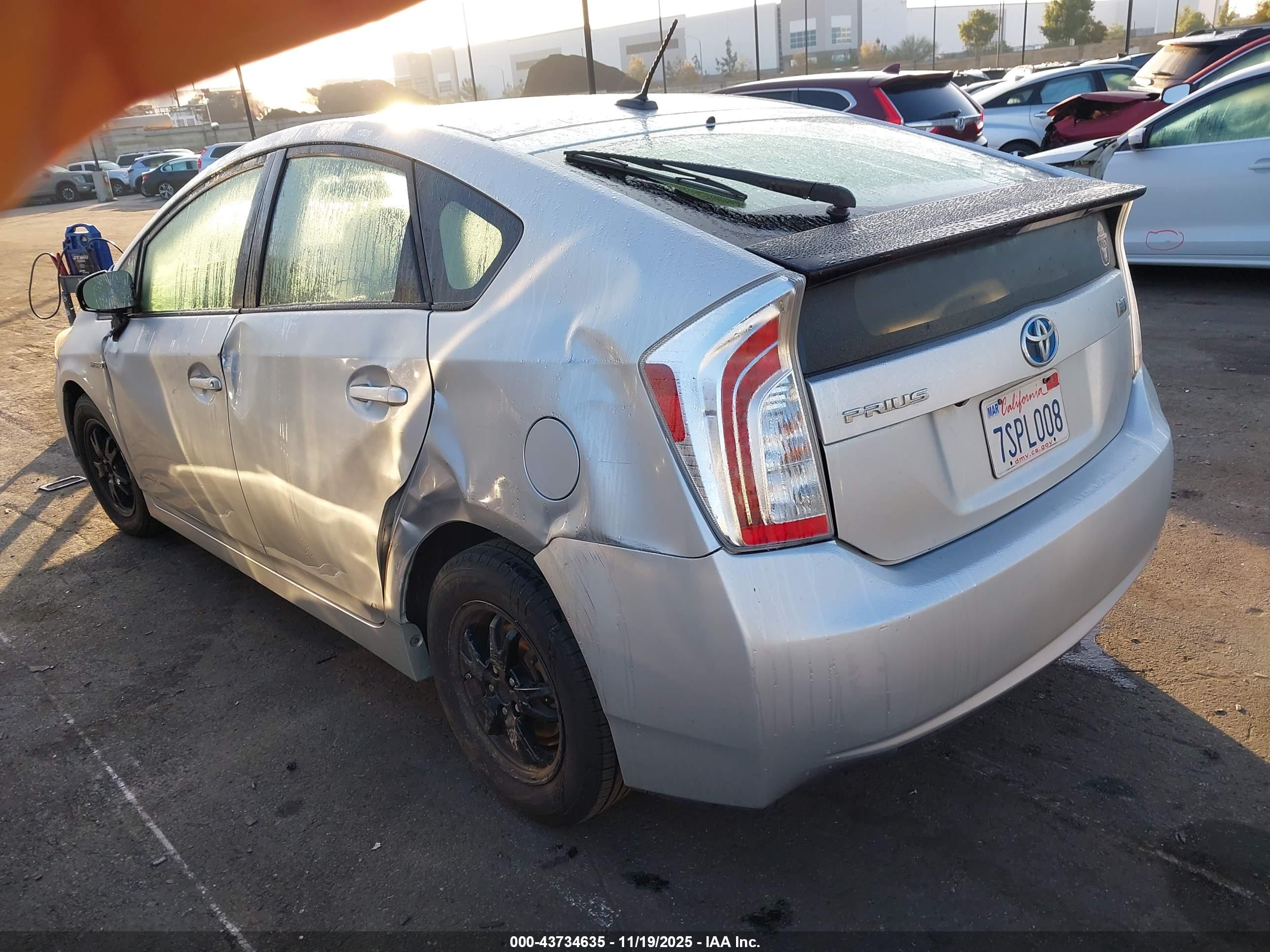TOYOTA PRIUS image 3