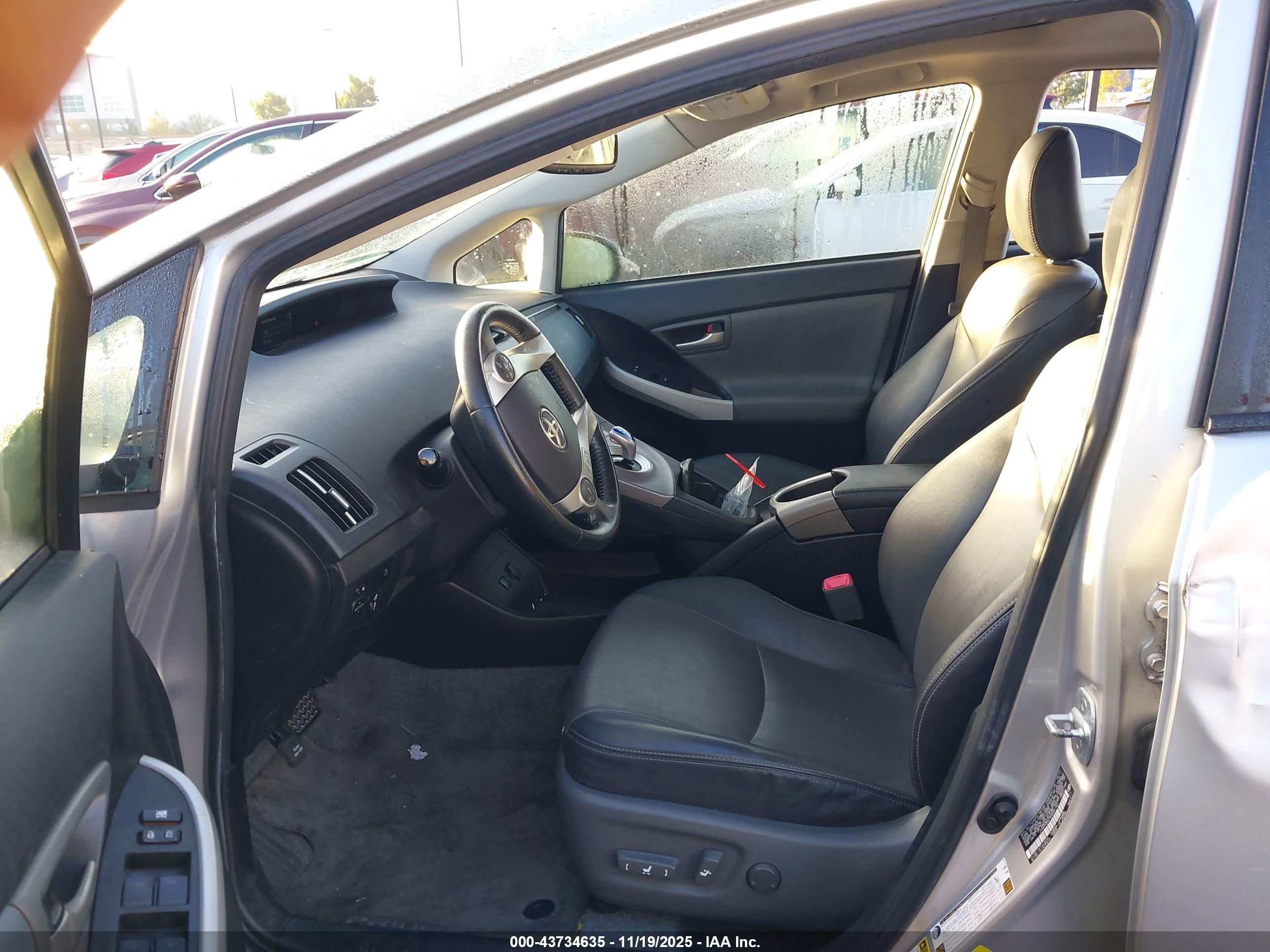 TOYOTA PRIUS image 5