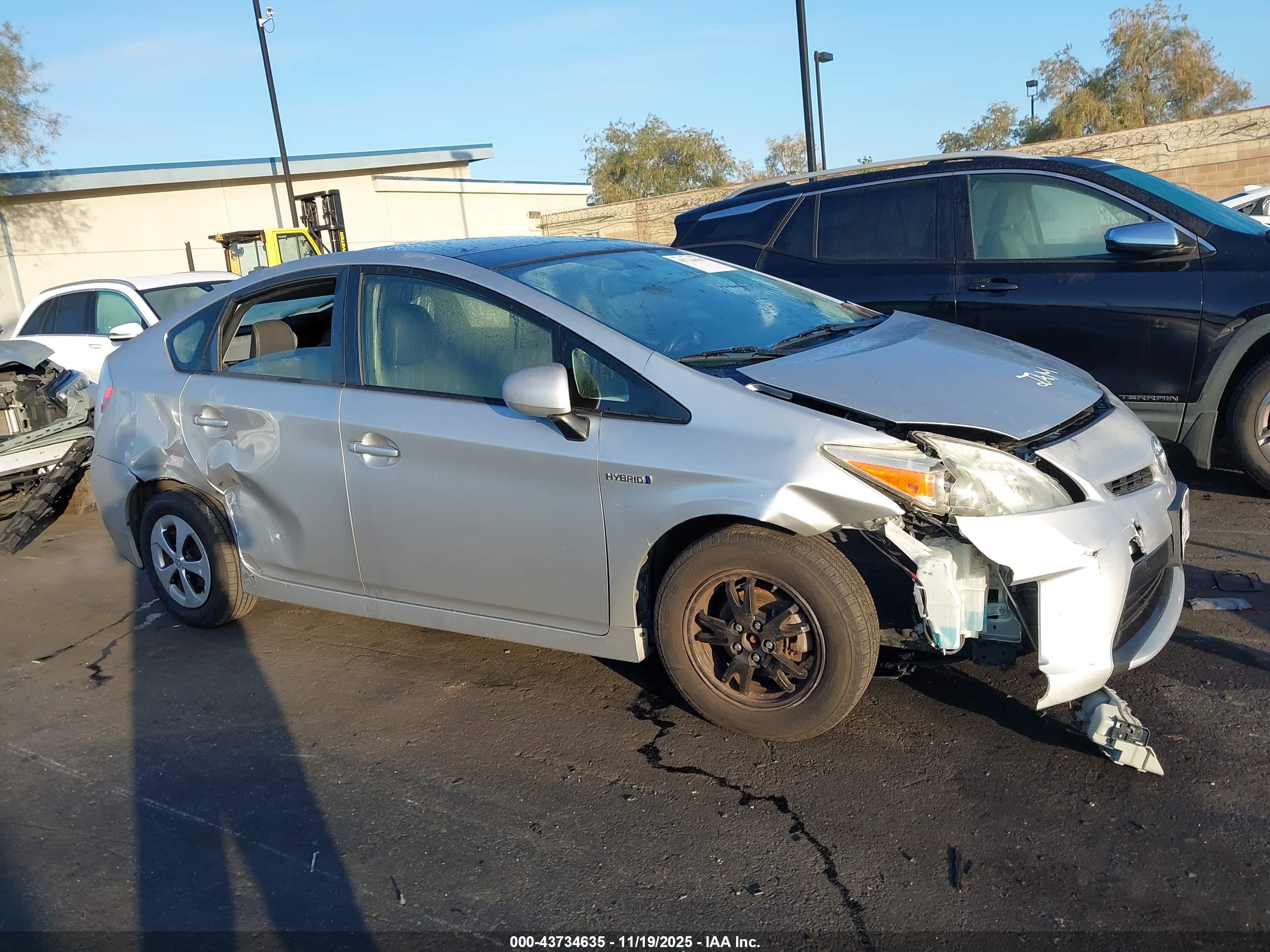 TOYOTA PRIUS image 6