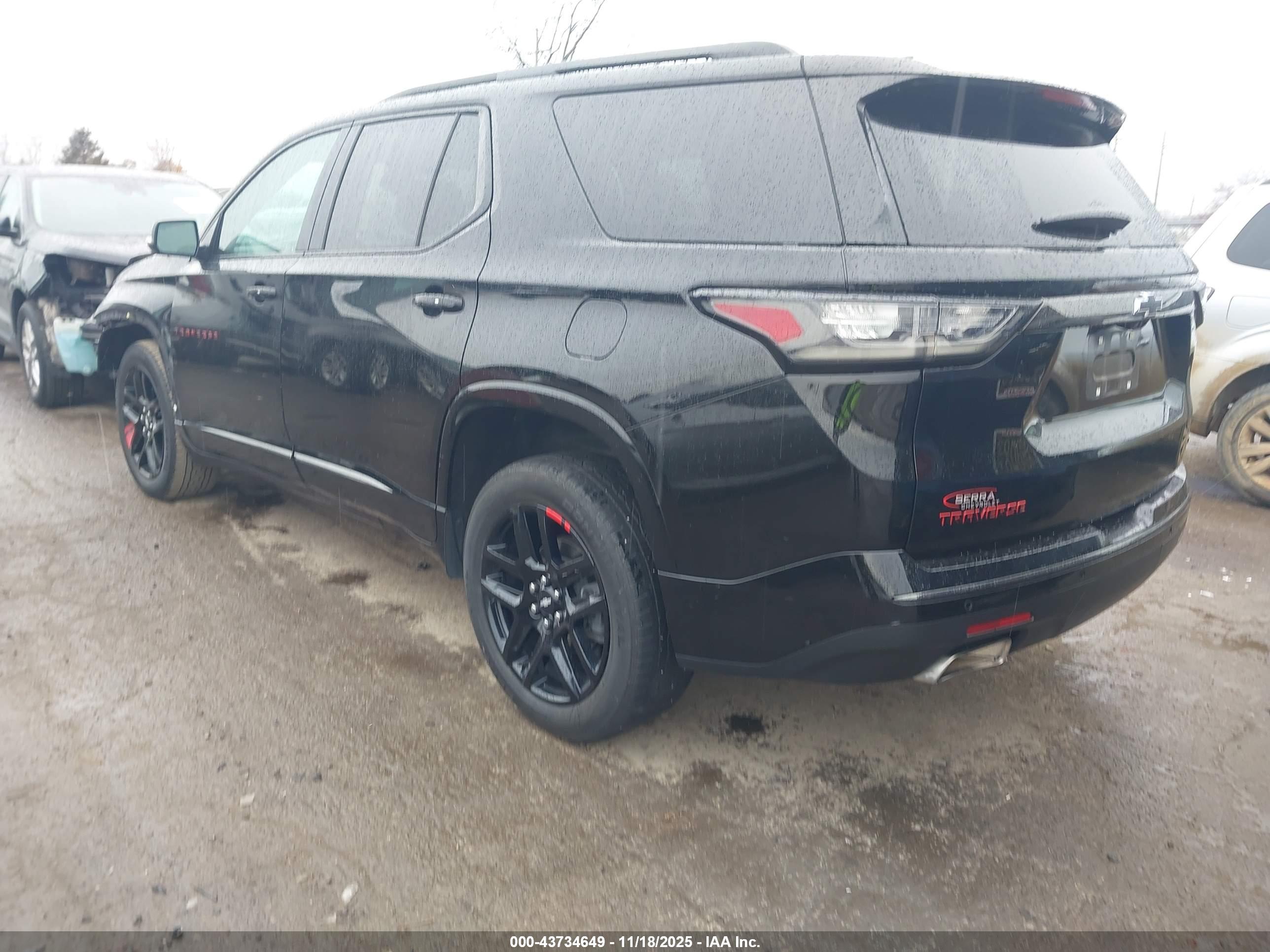 CHEVROLET TRAVERSE image 3