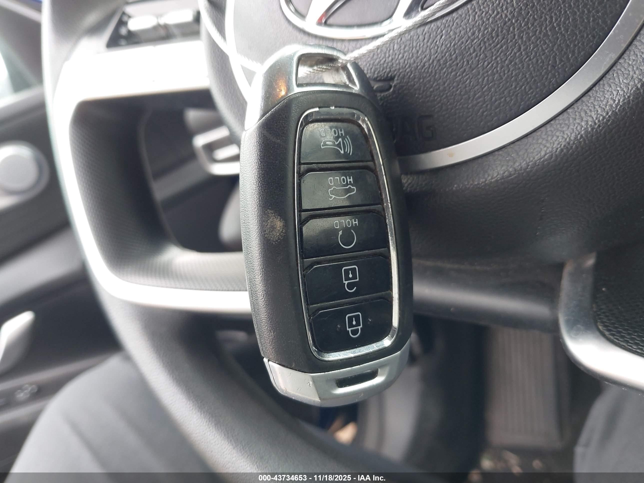 HYUNDAI ELANTRA image 11