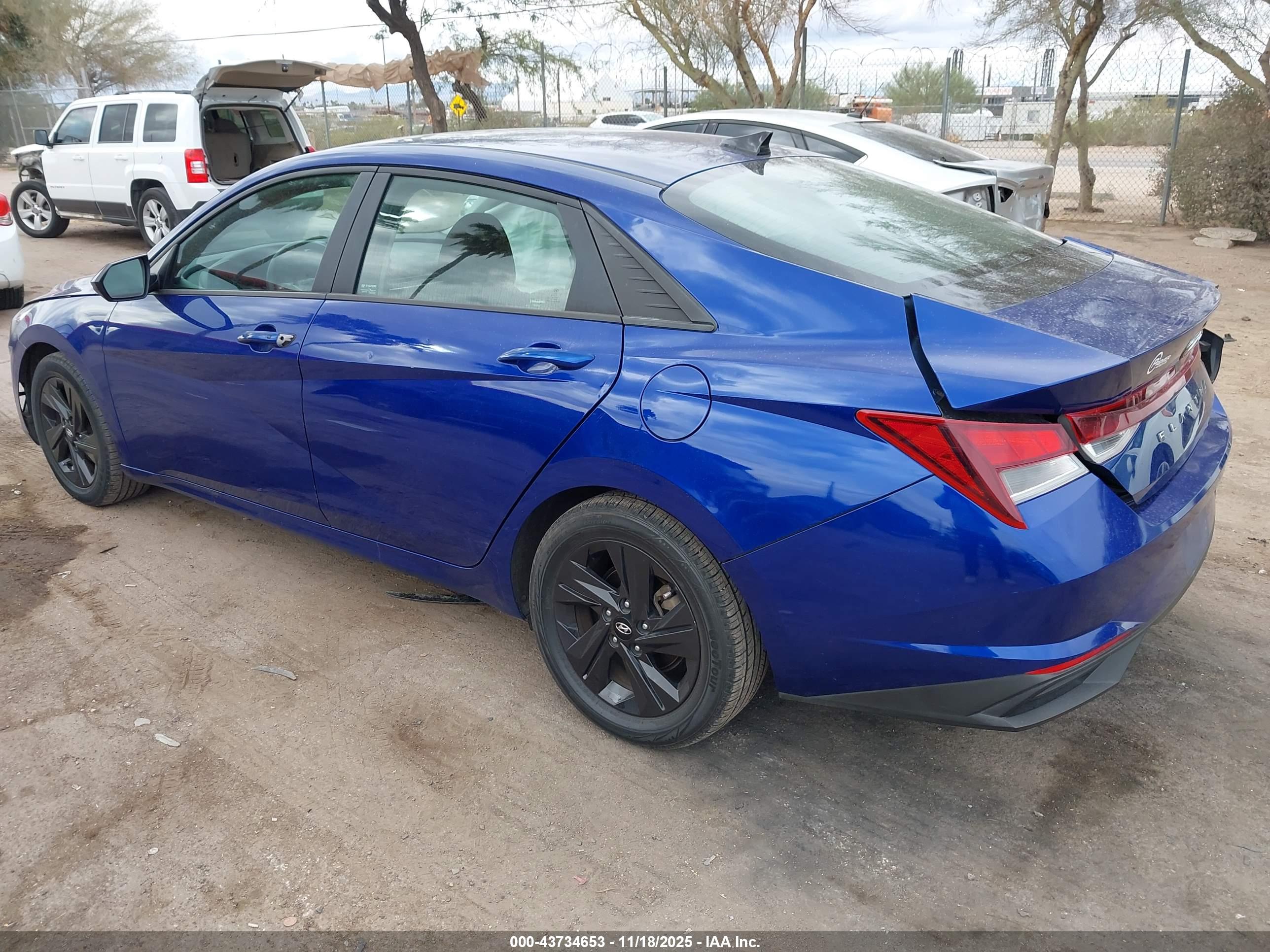 HYUNDAI ELANTRA image 3