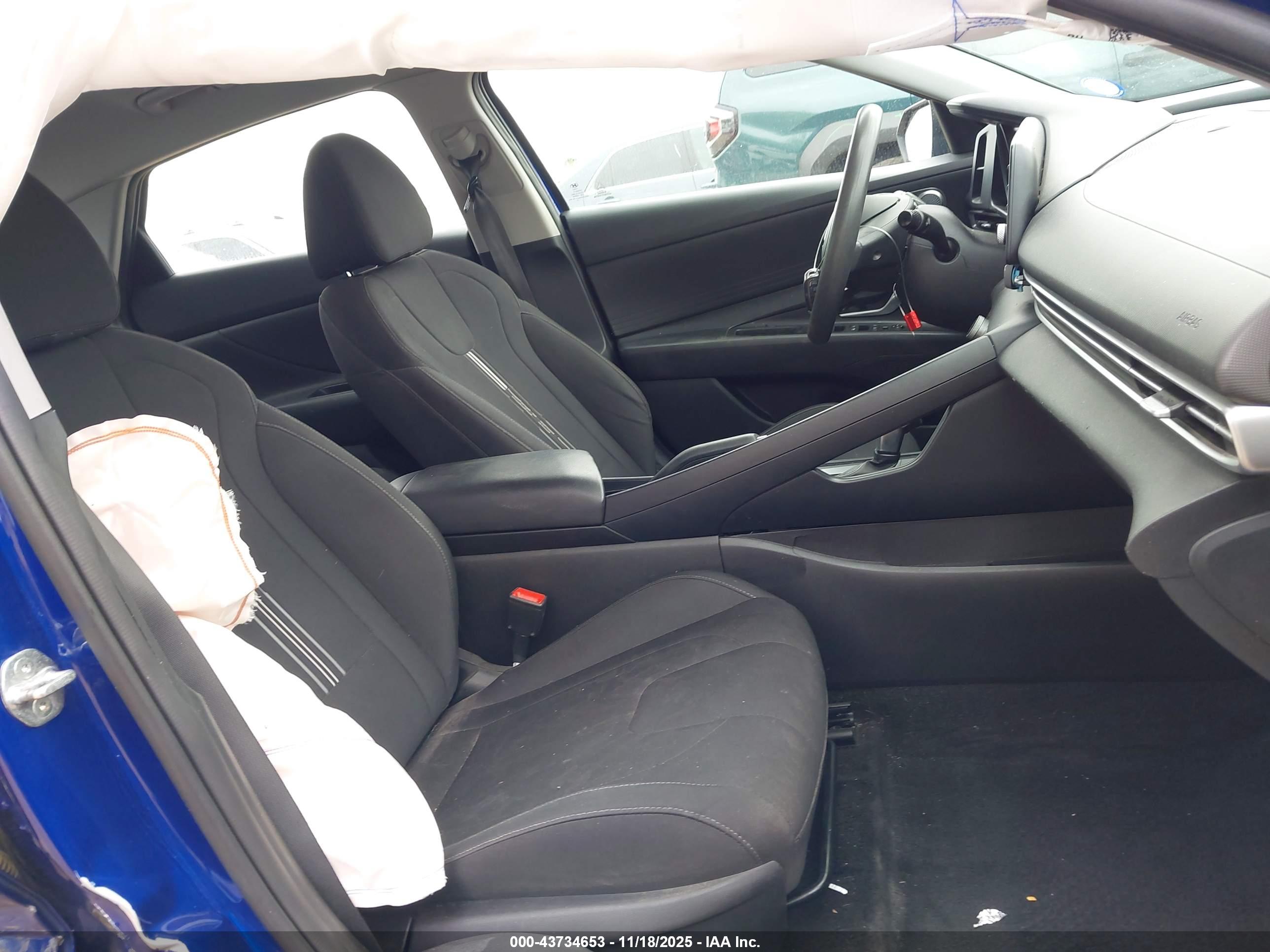 HYUNDAI ELANTRA image 5