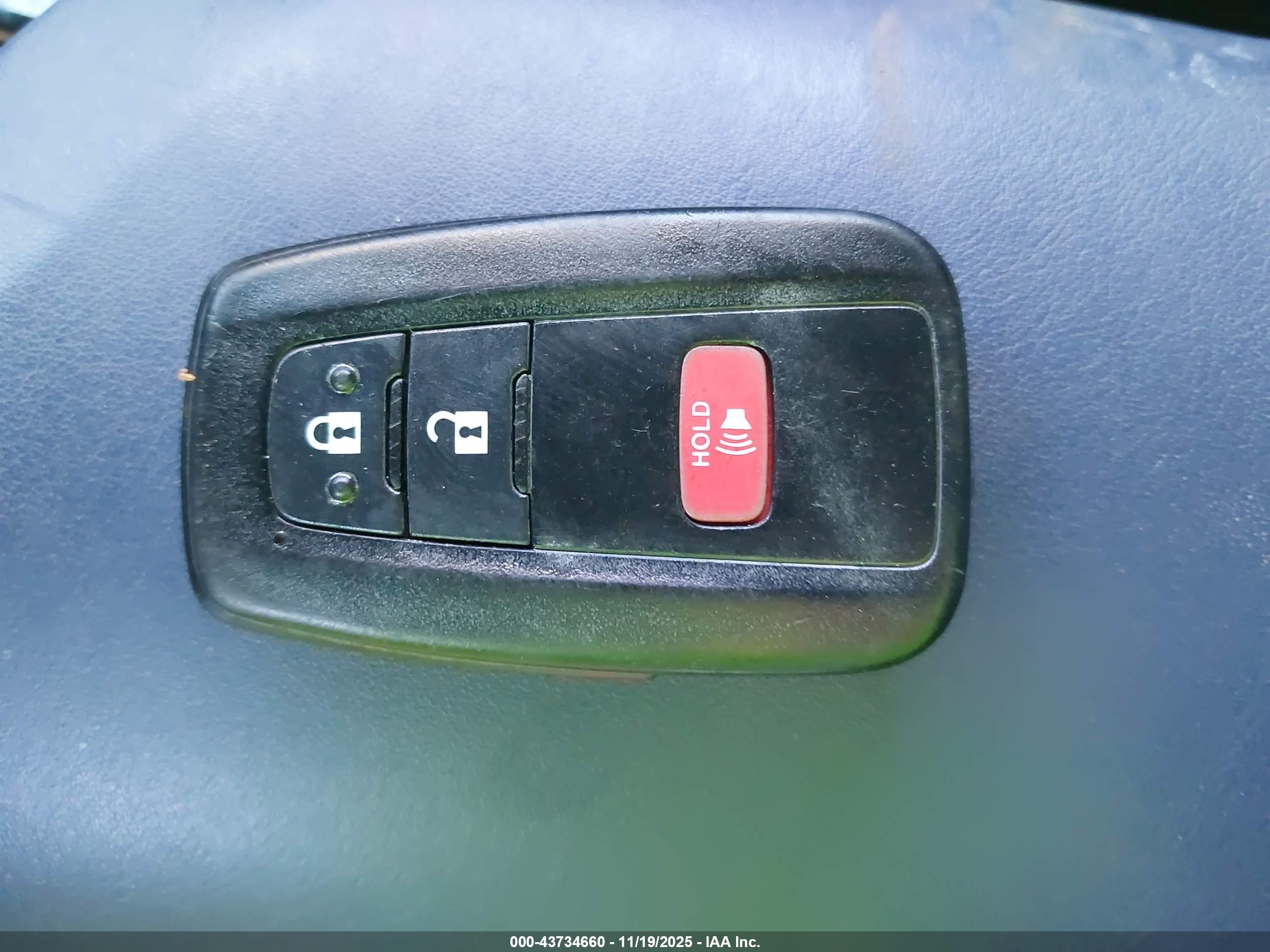 TOYOTA C-HR image 11