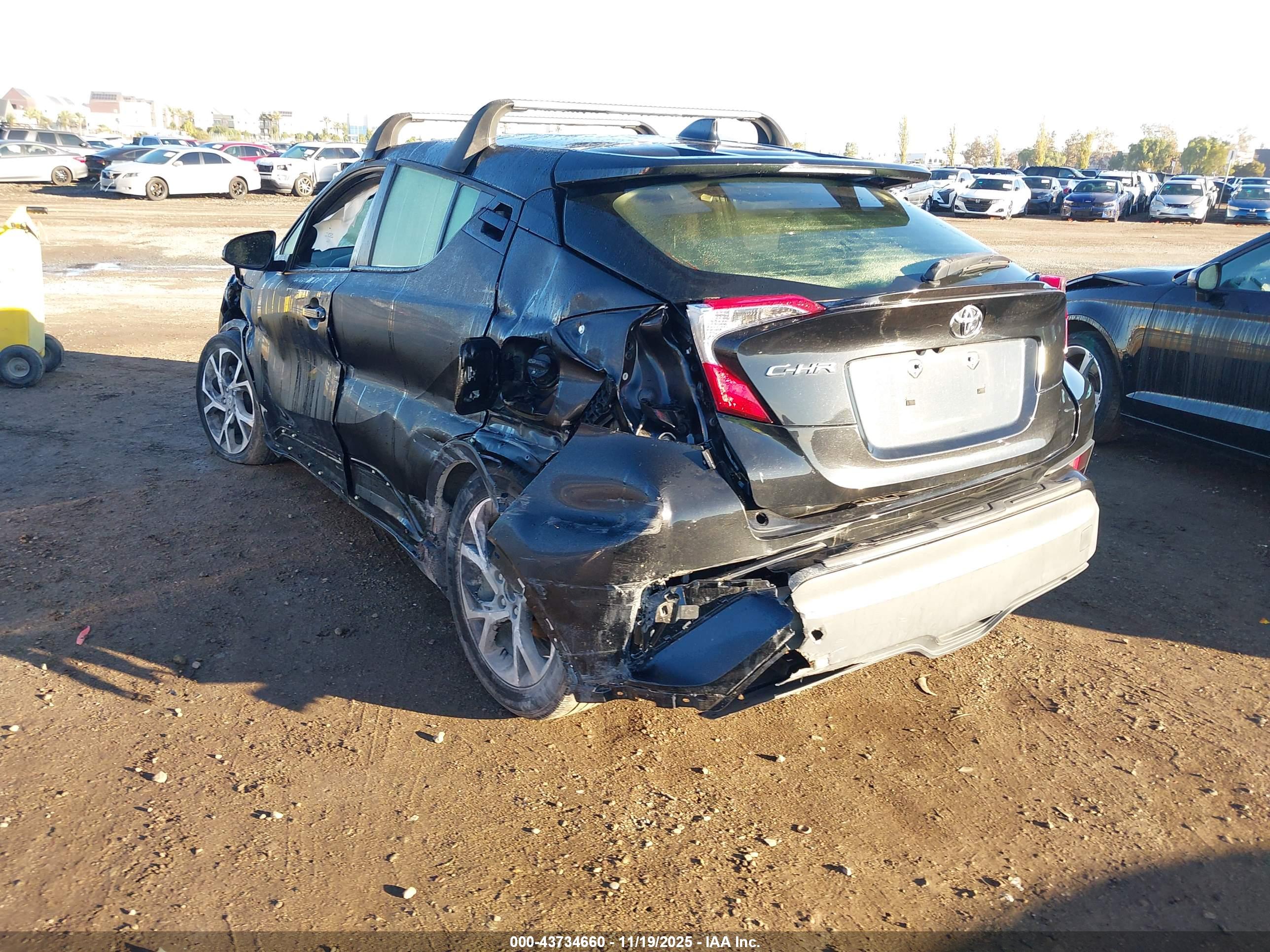 TOYOTA C-HR image 3