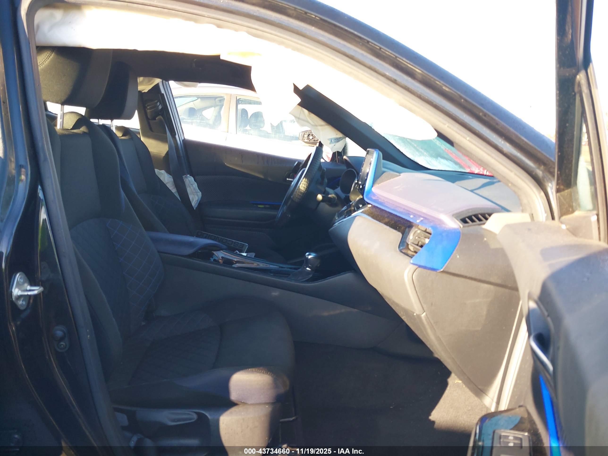 TOYOTA C-HR image 5