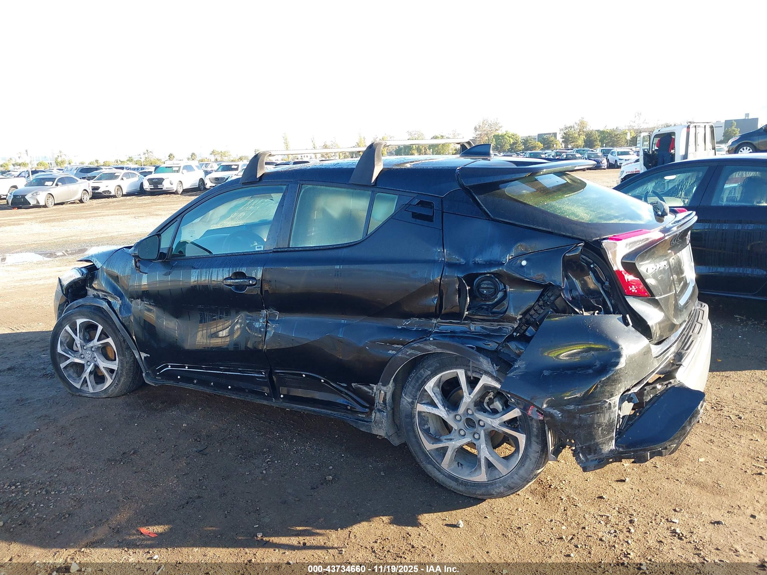 TOYOTA C-HR image 6