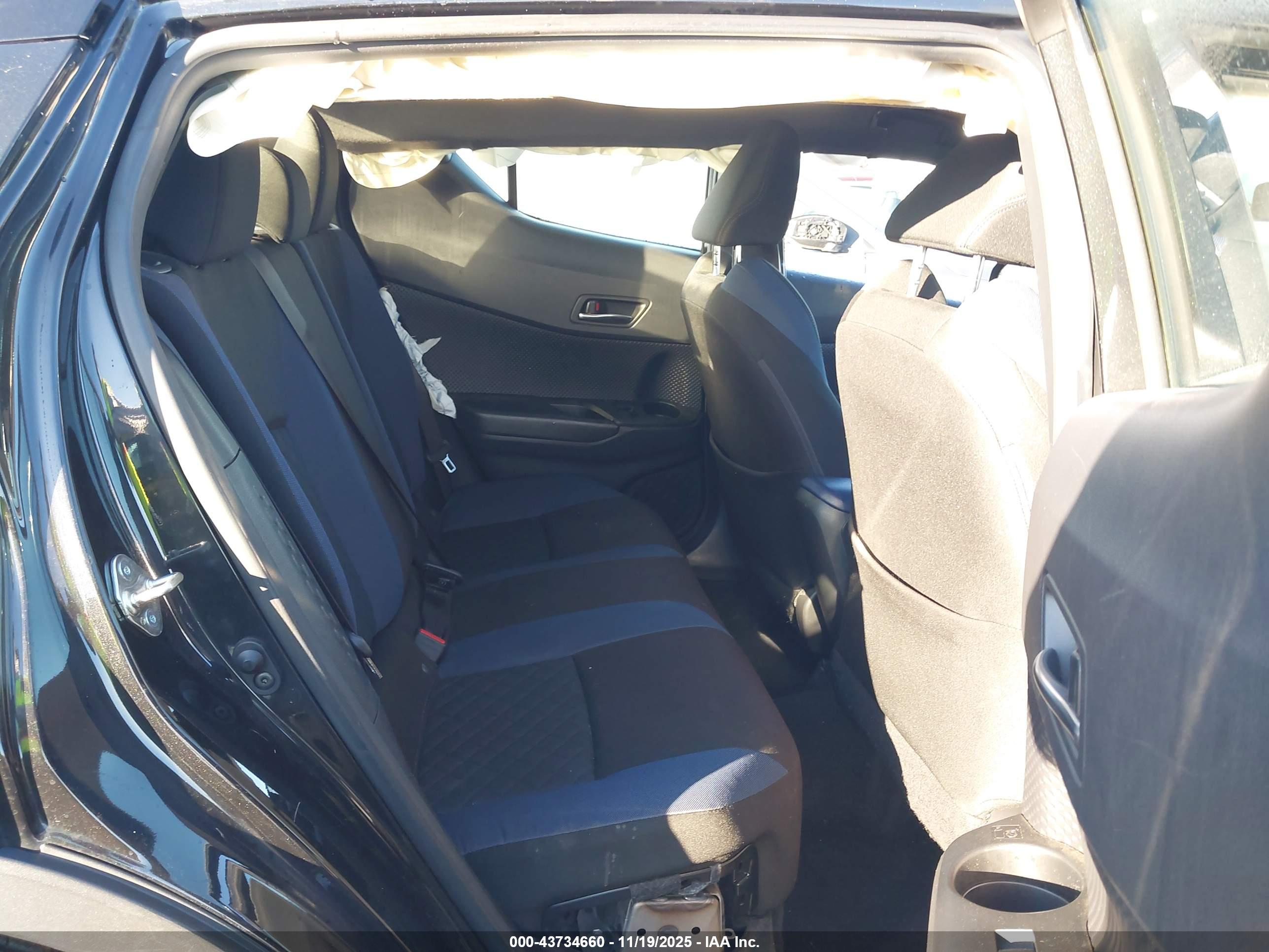 TOYOTA C-HR image 8
