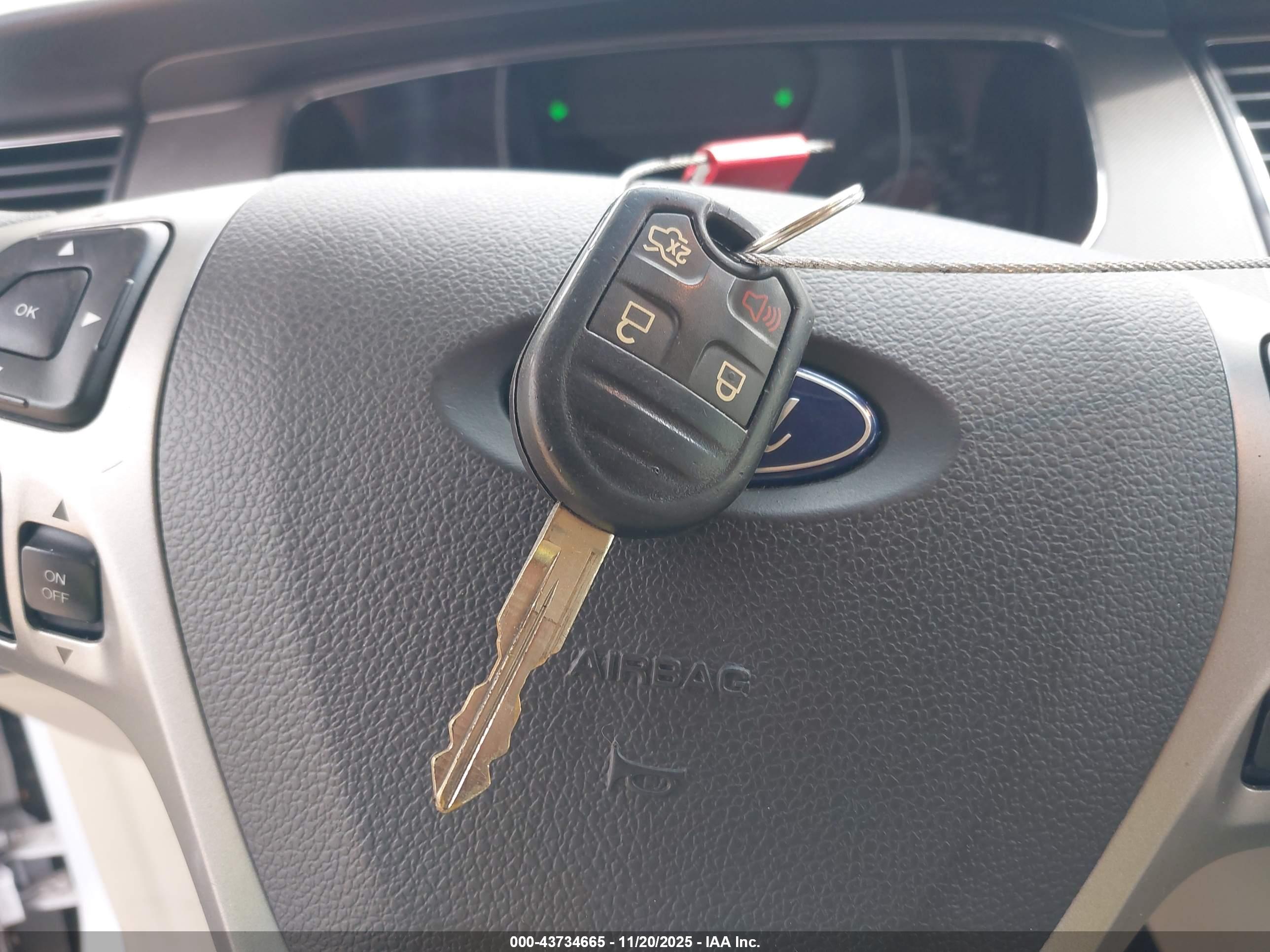 FORD TAURUS image 11