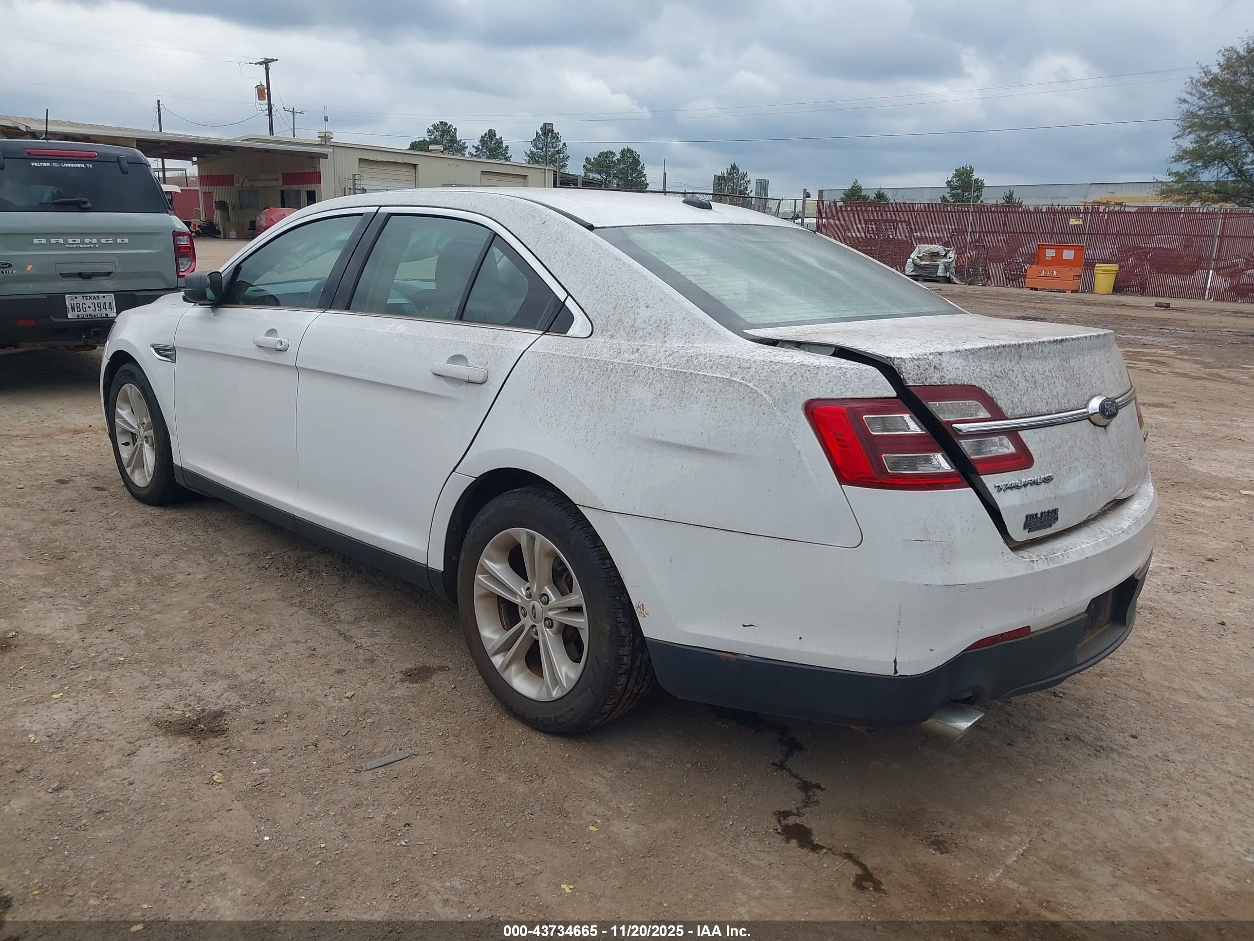 FORD TAURUS image 3